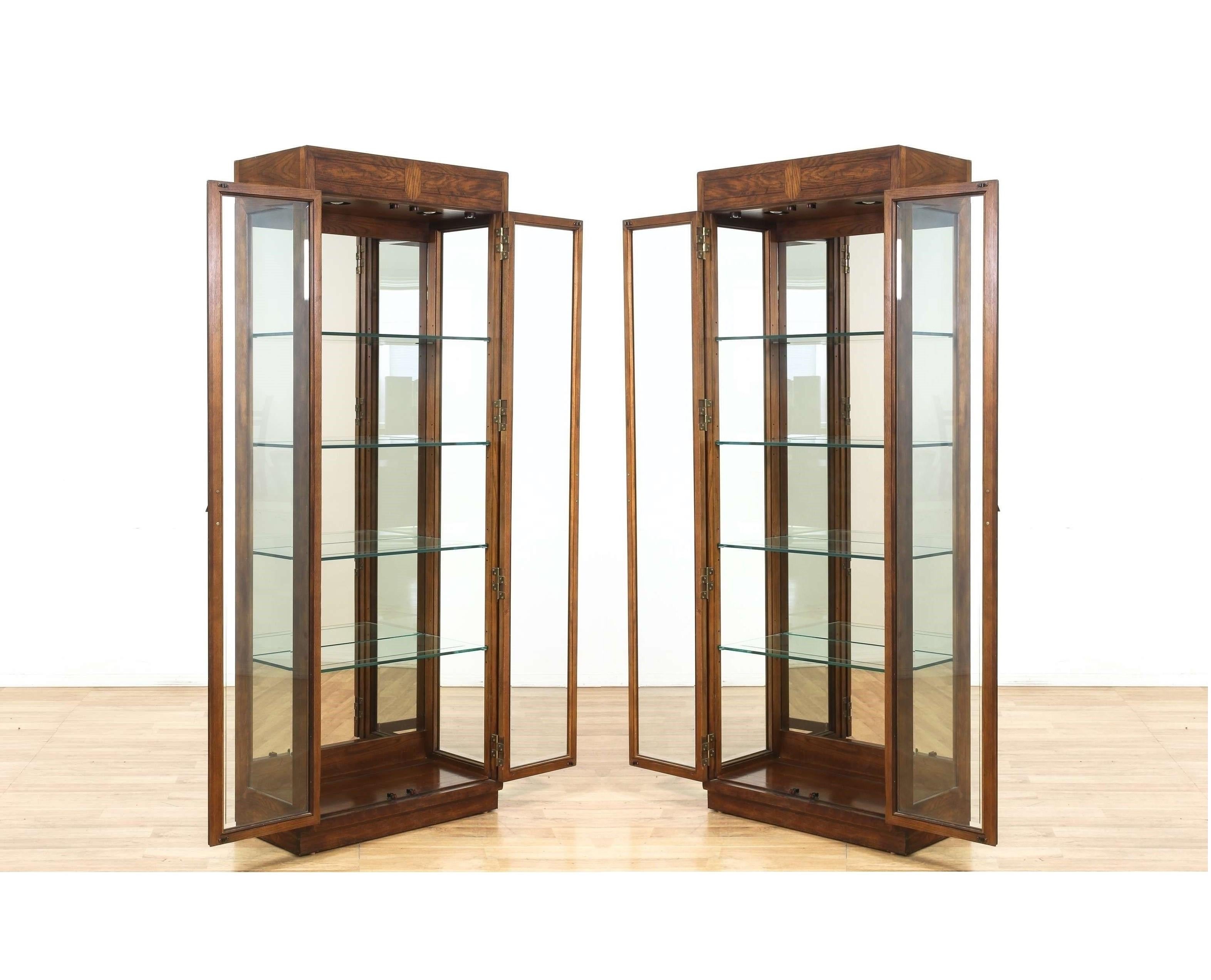 Mid-Century Modern Paire de vitrines de style campagne par Henredon en vente