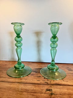 Coppia di candelieri Carder Steuben "Pomona Green
