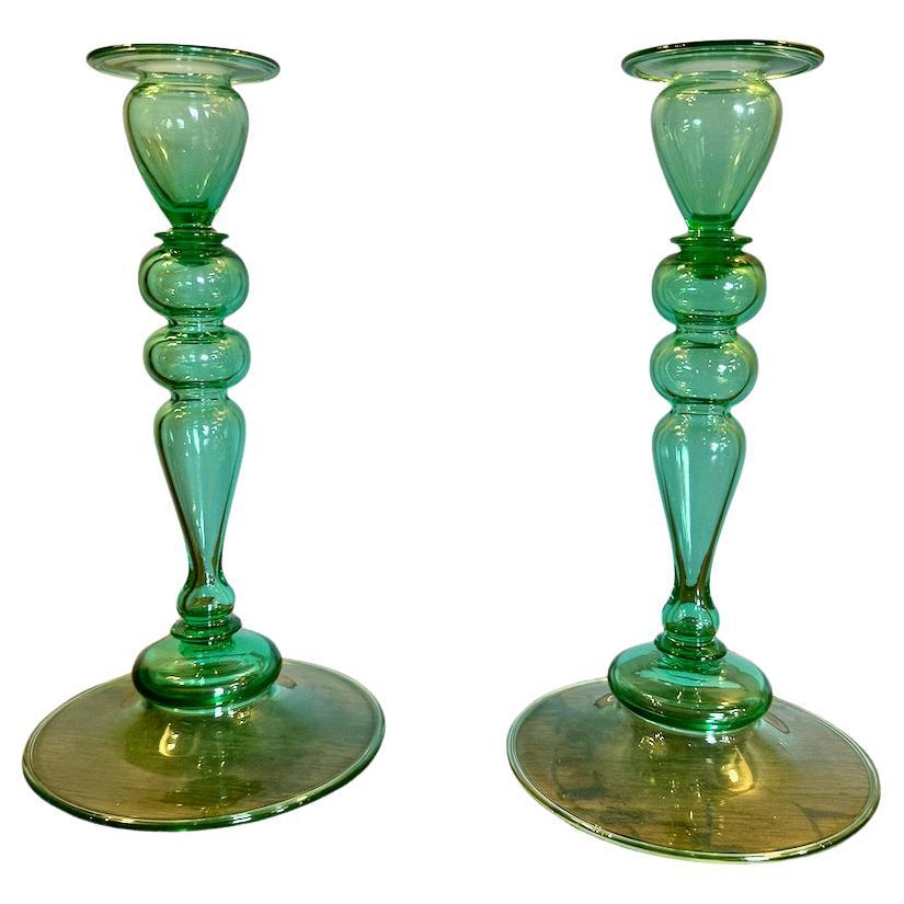 Coppia di candelieri Carder Steuben "Pomona Green