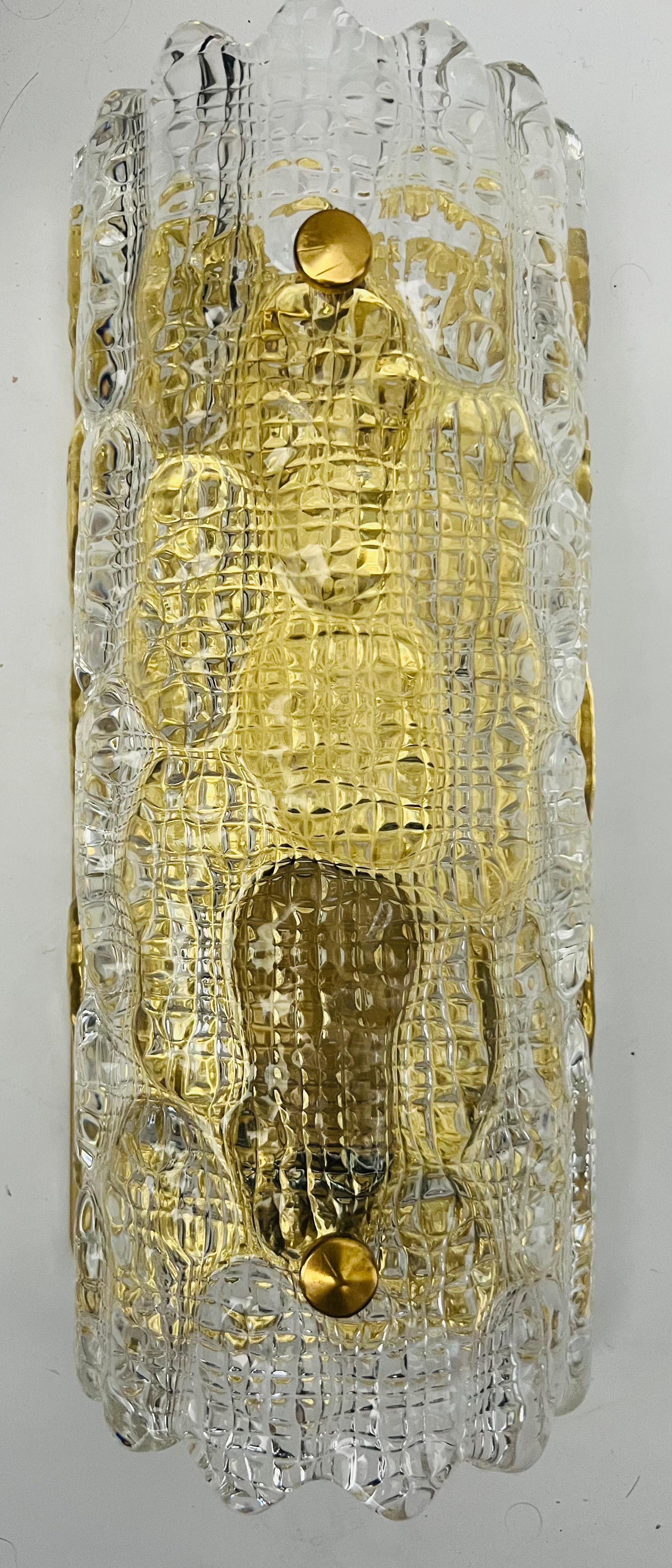 Coppia di lampade da parete in cristallo Carl Fagerlund Orrefors 1950, metà del secolo scorso. In condizioni ottime in vendita a New York, NY