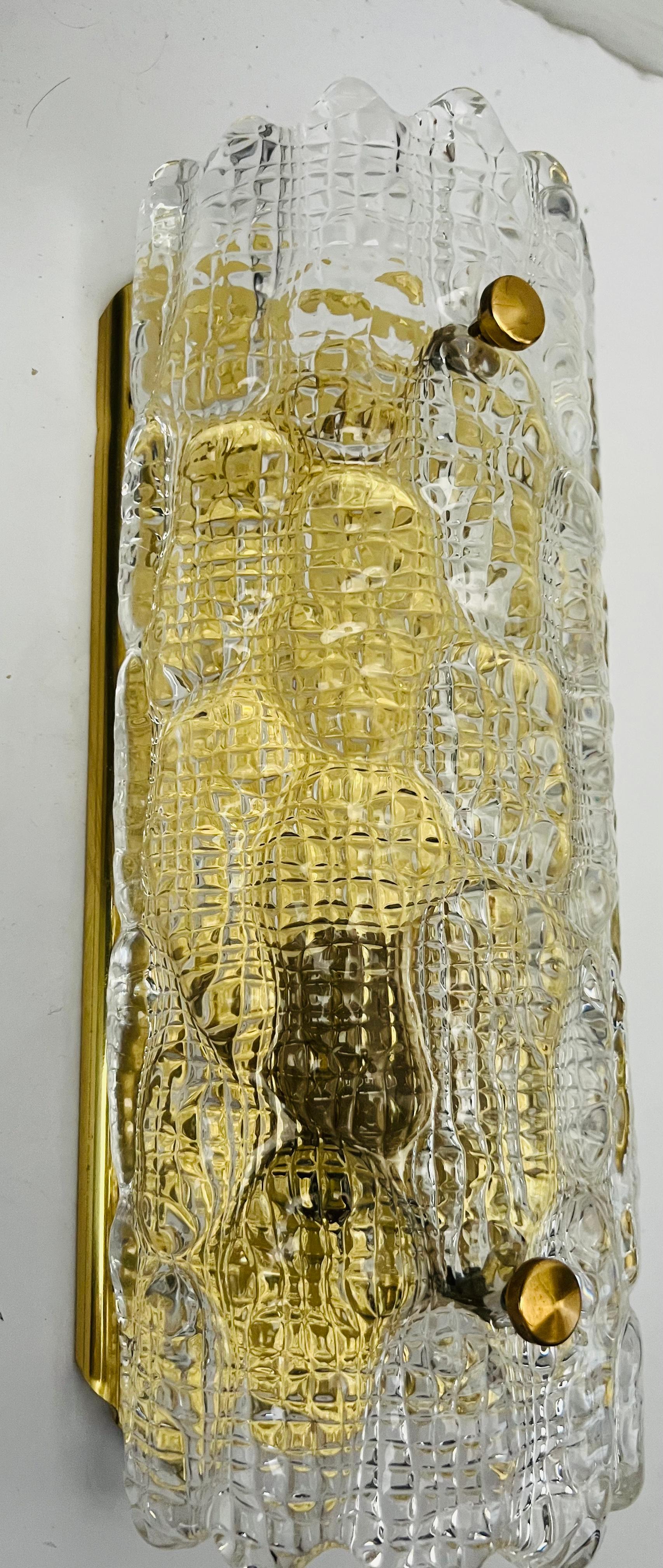 Metallo Coppia di lampade da parete in cristallo Carl Fagerlund Orrefors 1950, metà del secolo scorso. in vendita
