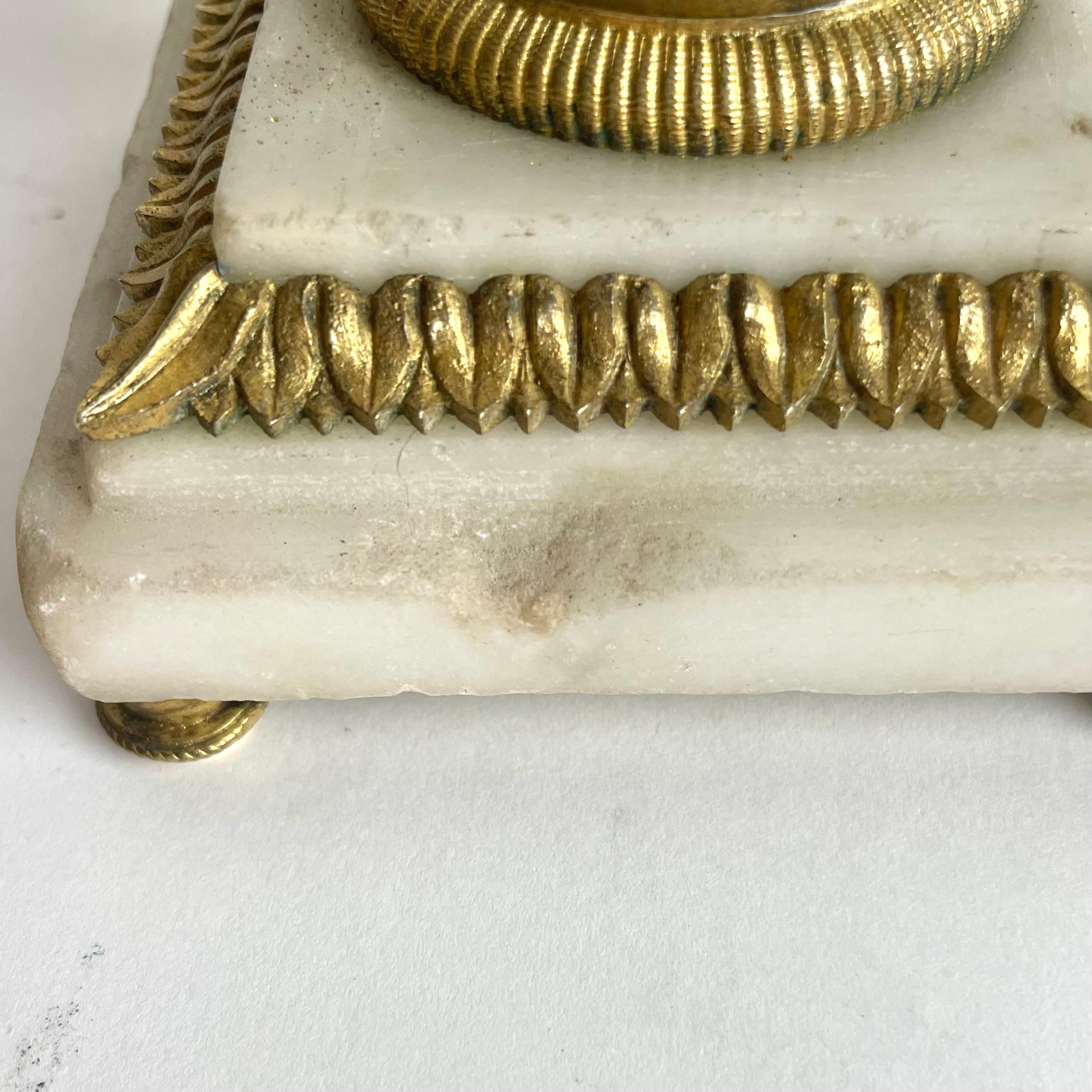 Coppia di candelabri in marmo di Carrara e bronzo dorato, Luigi XVI del 1780 in vendita 3
