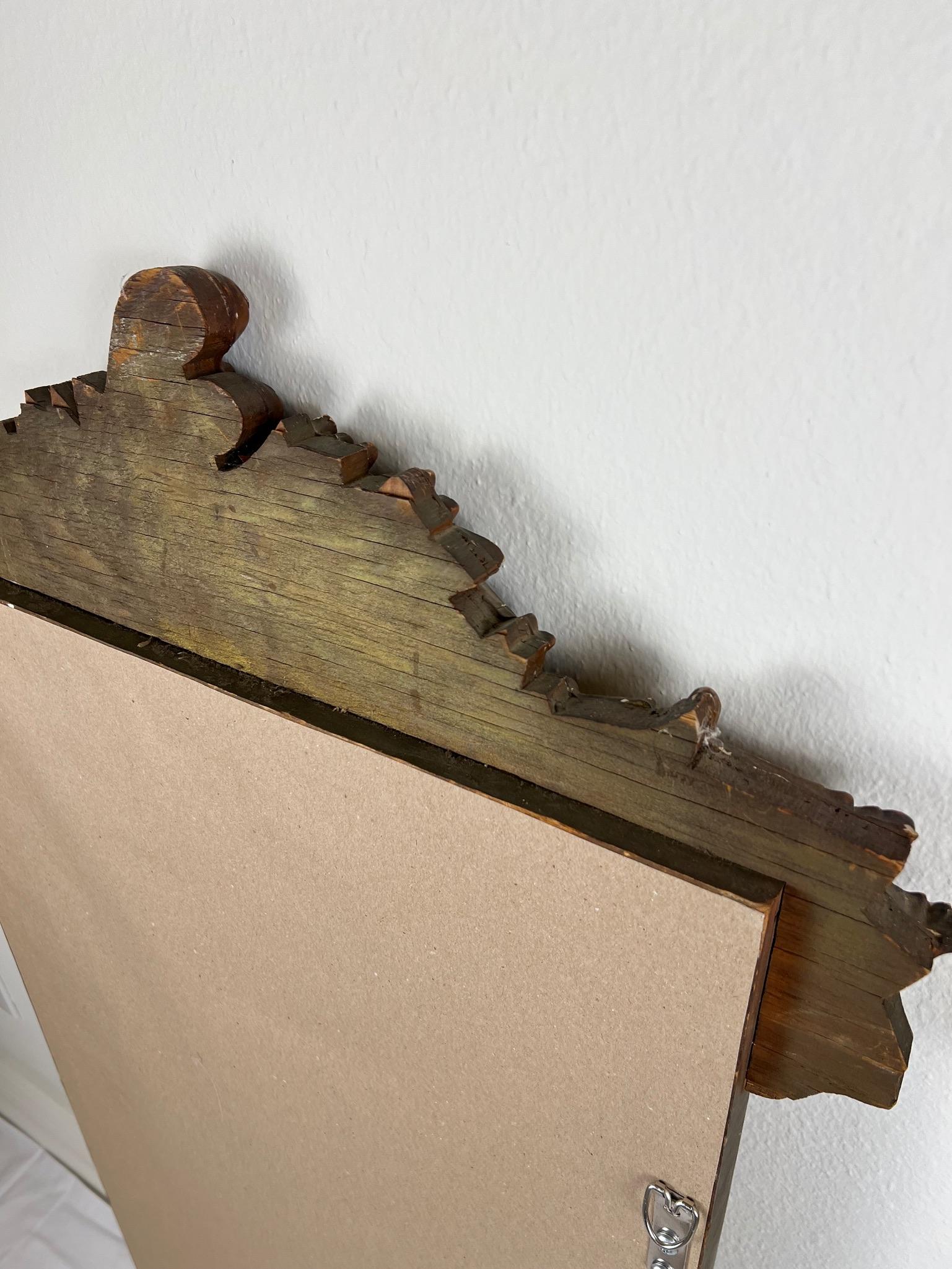 Paire de miroirs anciens encadrés en bois doré sculpté en vente 6