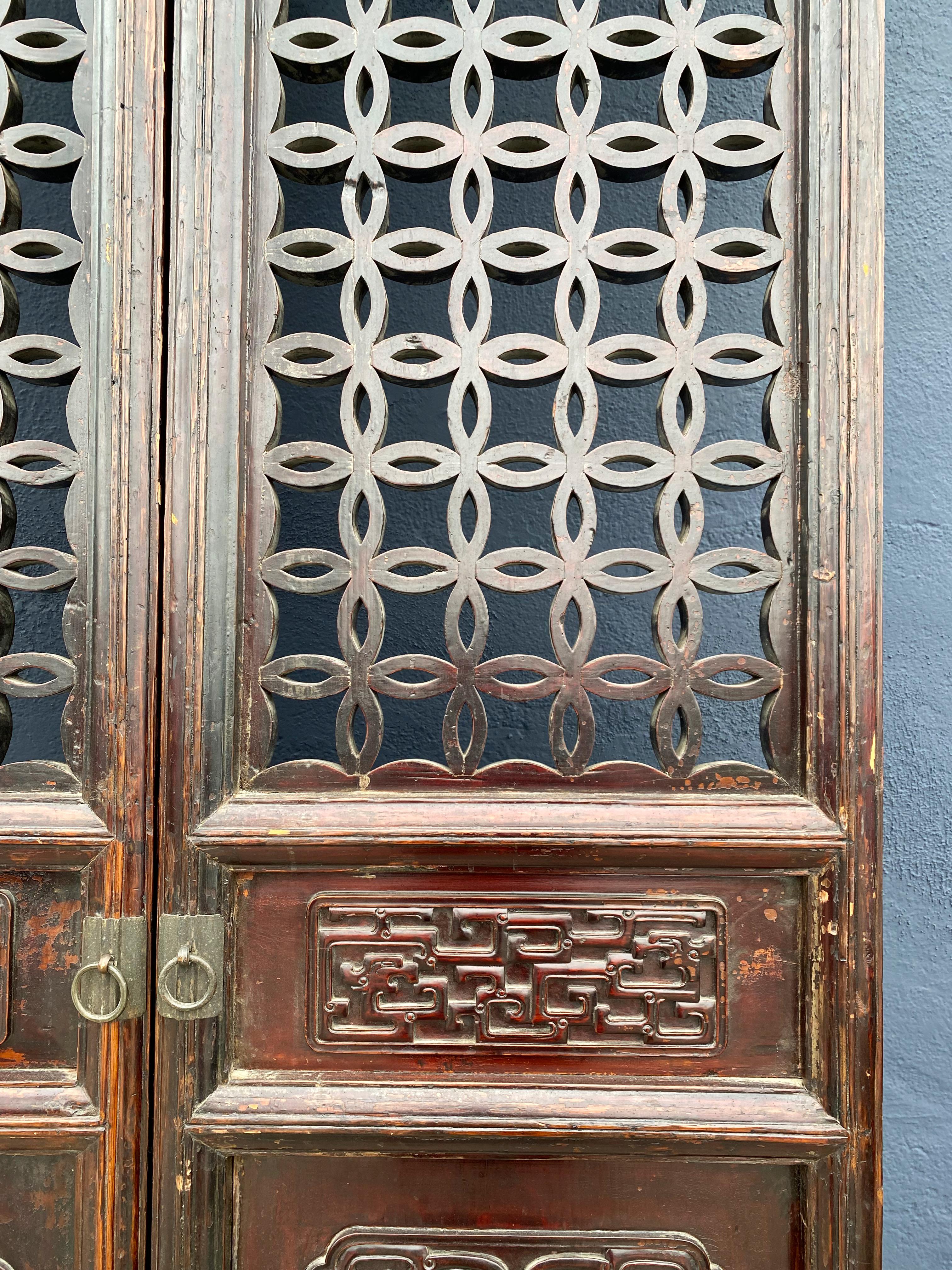 Paar geschnitzt Chinesisch geschnitzt Hartholz Türen (Chinoiserie) im Angebot