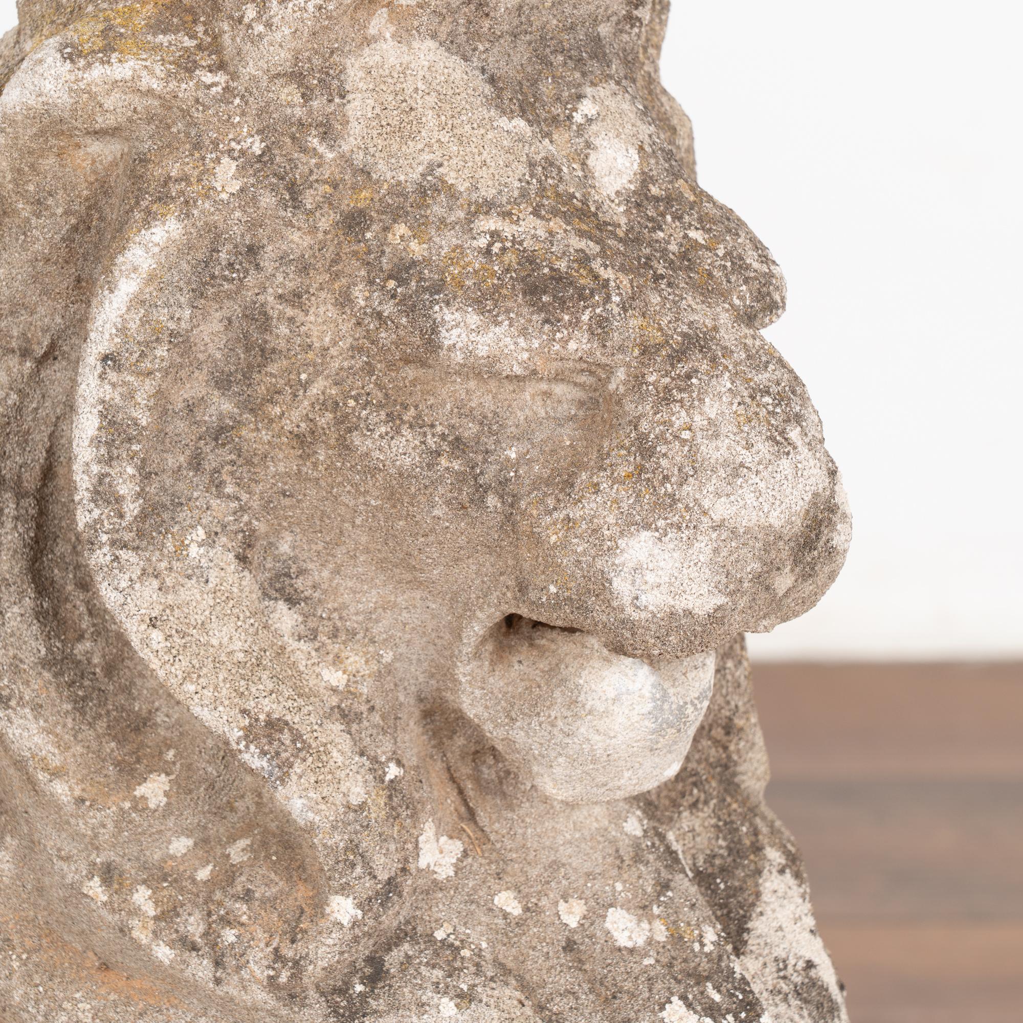 Paire de statues de jardin en forme de lion en pierre calcaire sculptée, Danemark vers 1920-40 en vente 1
