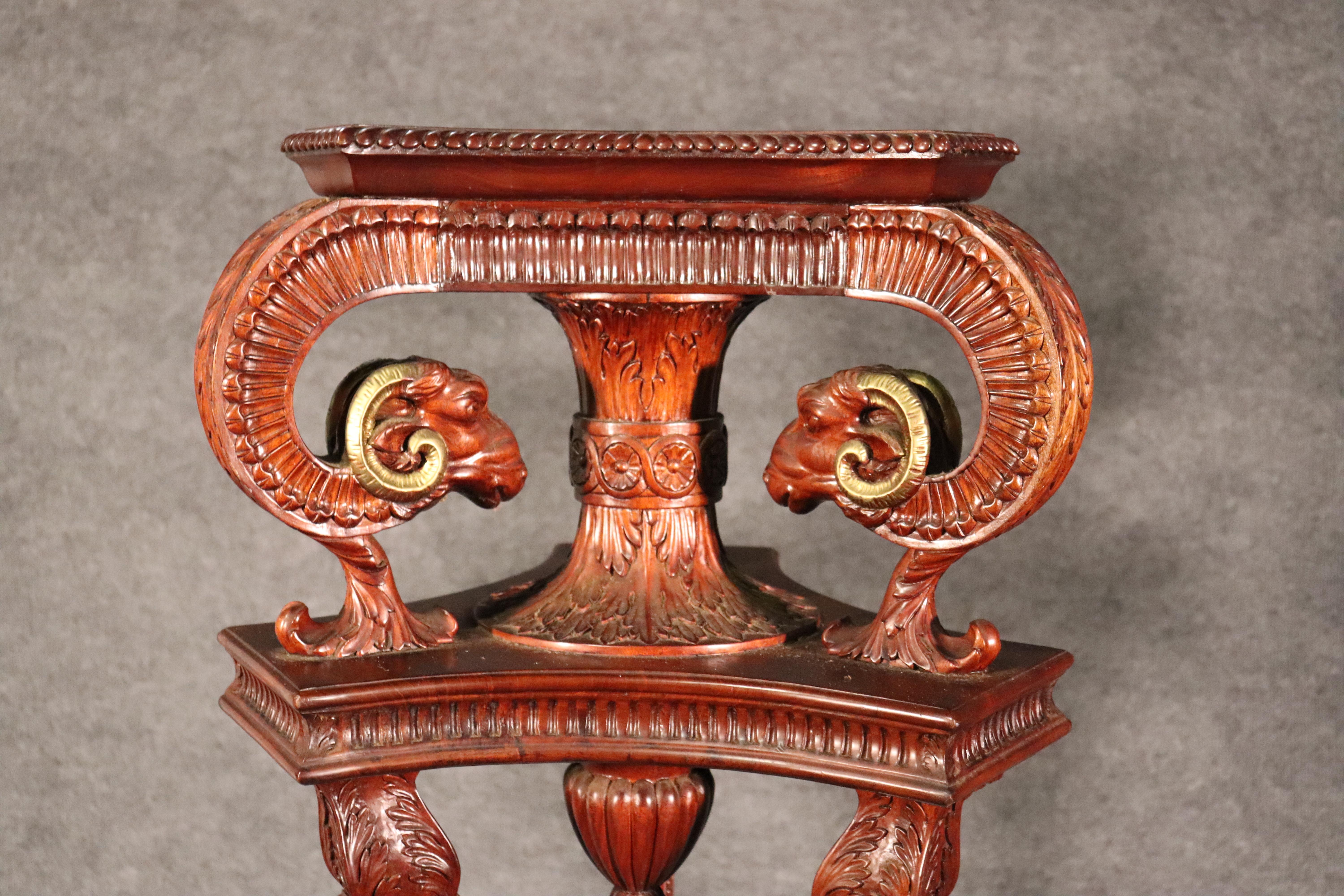 Pair of Carved Mahogany Rams Head Georgian Style Vintage Pedestals Plantstands In Good Condition In Swedesboro, NJ