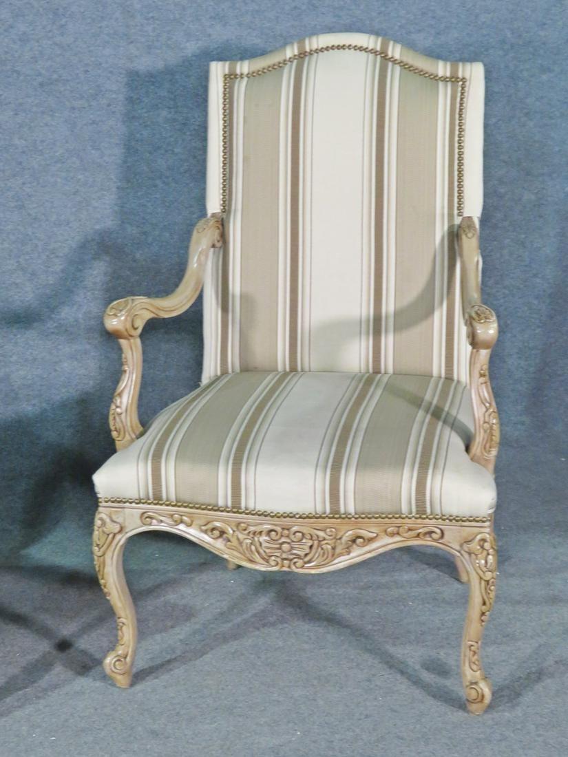 Paar geschnitzte, bemalte französische Sessel im Louis-XV-Stil, um 1960 (Französisch) im Angebot