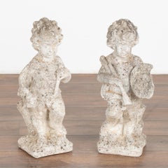 Paire de sculptures de jardin Putti sculptées avec palette de peintre, Danemark vers 1920-40