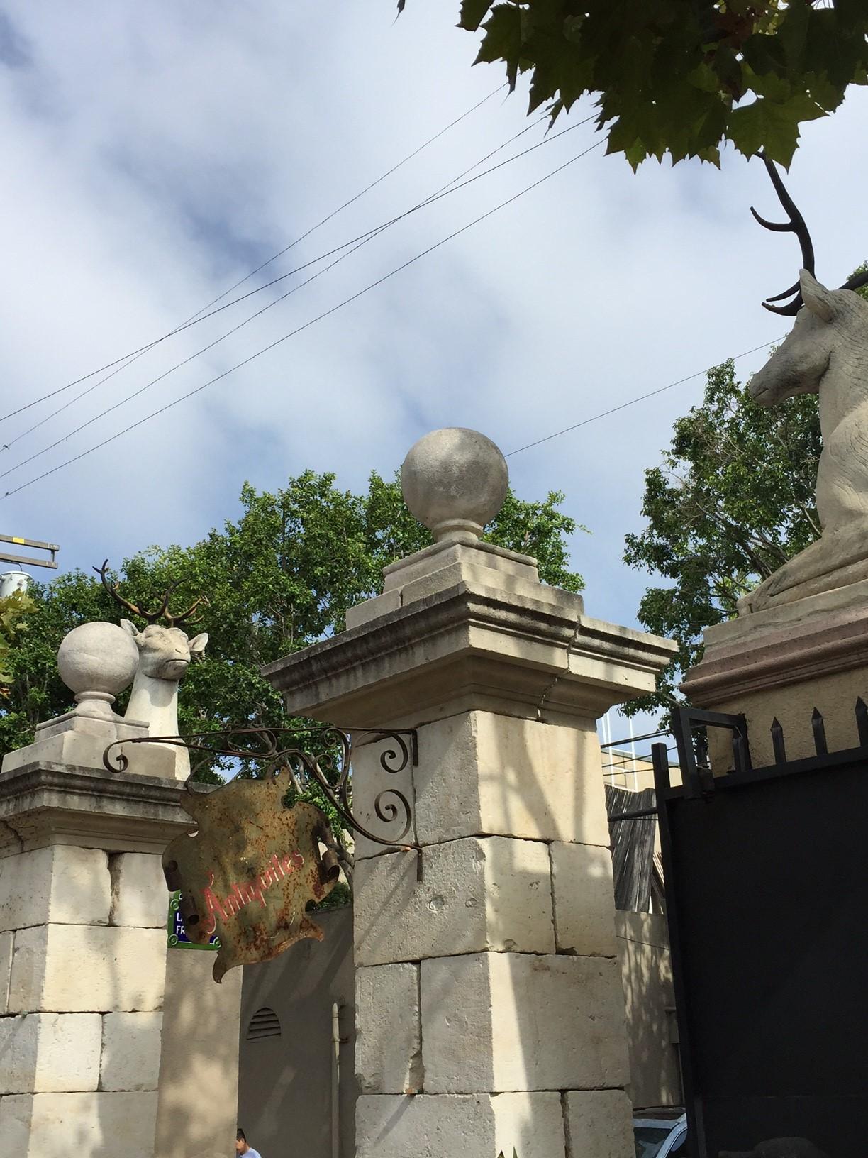 Pair Carved Stone Gate Pier Pillar Sphere Ball Finials on Pedestal Base Antiques In Good Condition In West Hollywood, CA