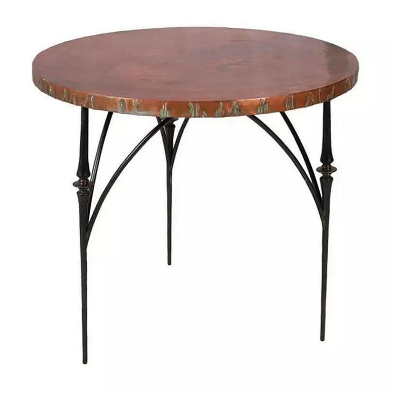 Ein Paar gusseiserne Beistelltische mit kupferverkleideten Platten, William Sofield zugeschrieben, um 2000.