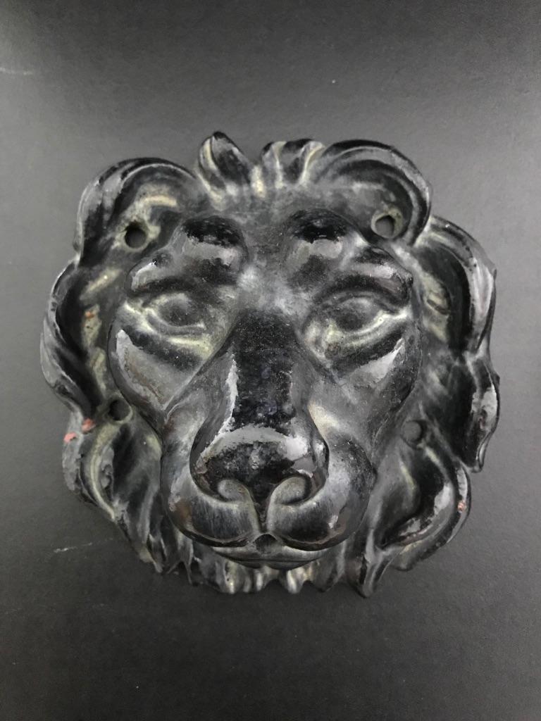 Pair of Cast Iron Lion Head Wall Ornament Fountains In Good Condition In Stamford, CT