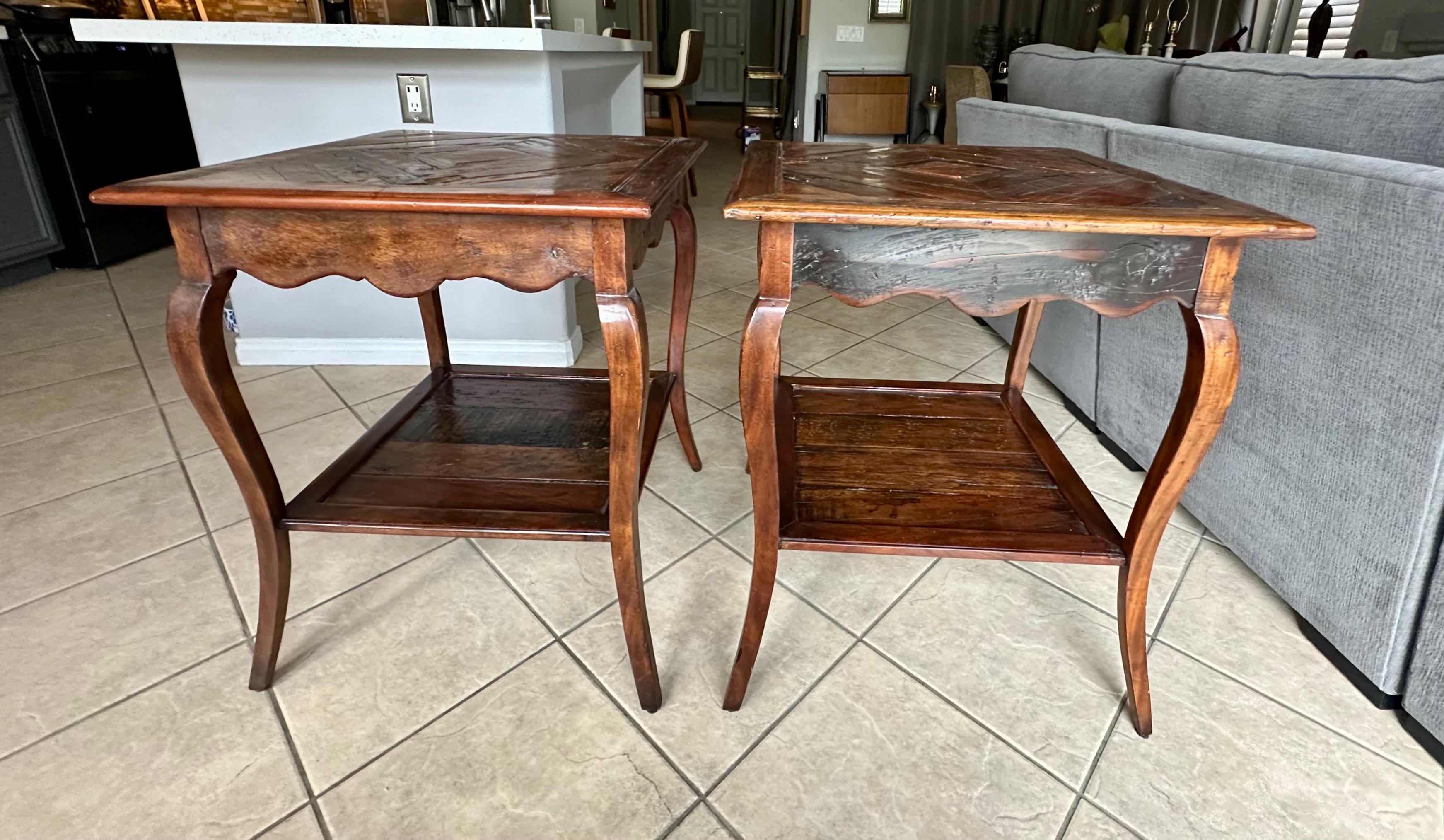 Pareja de mesas auxiliares de madera recuperada Castle Bromwich Theodore Alexander en venta 5