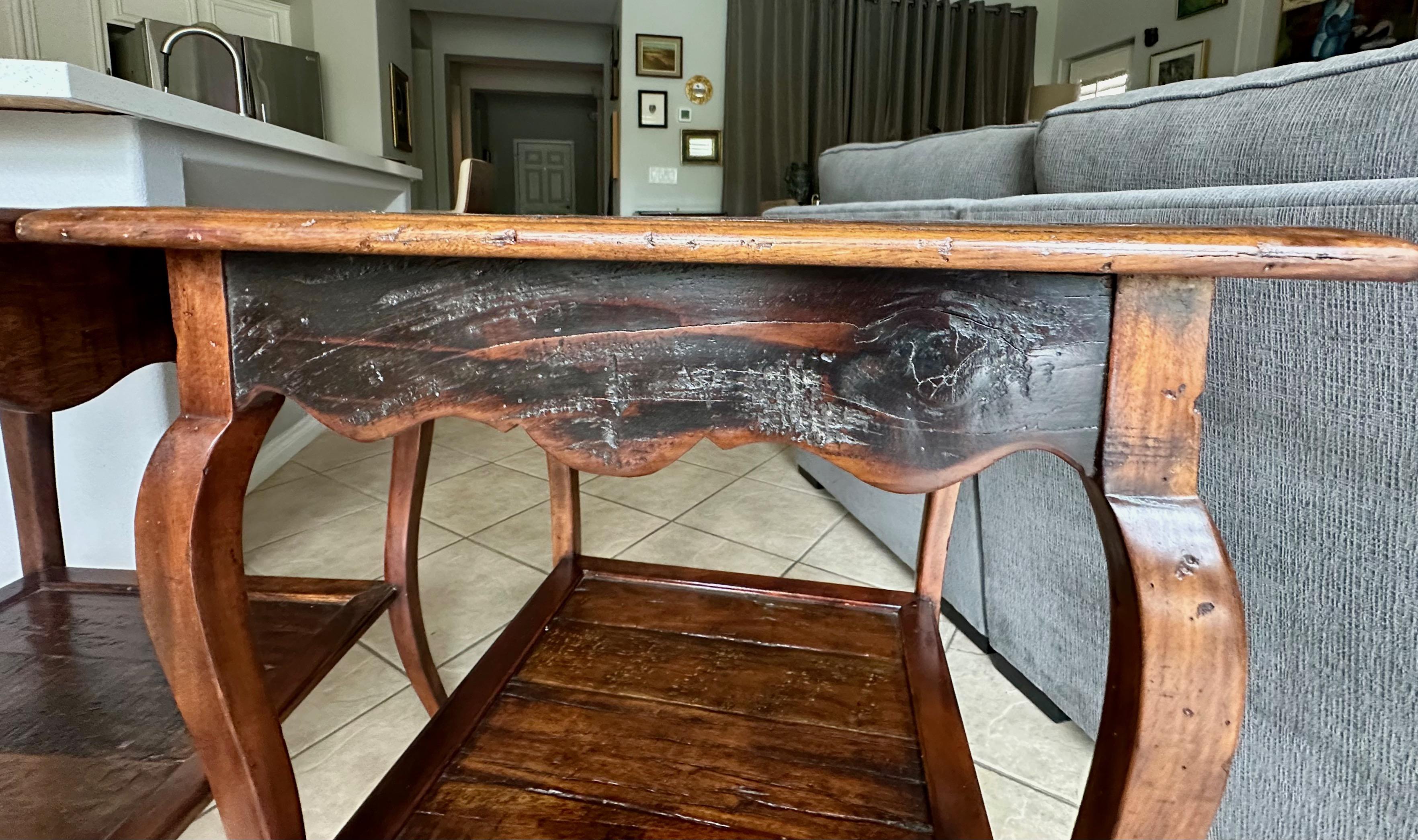 Pareja de mesas auxiliares de madera recuperada Castle Bromwich Theodore Alexander en venta 9