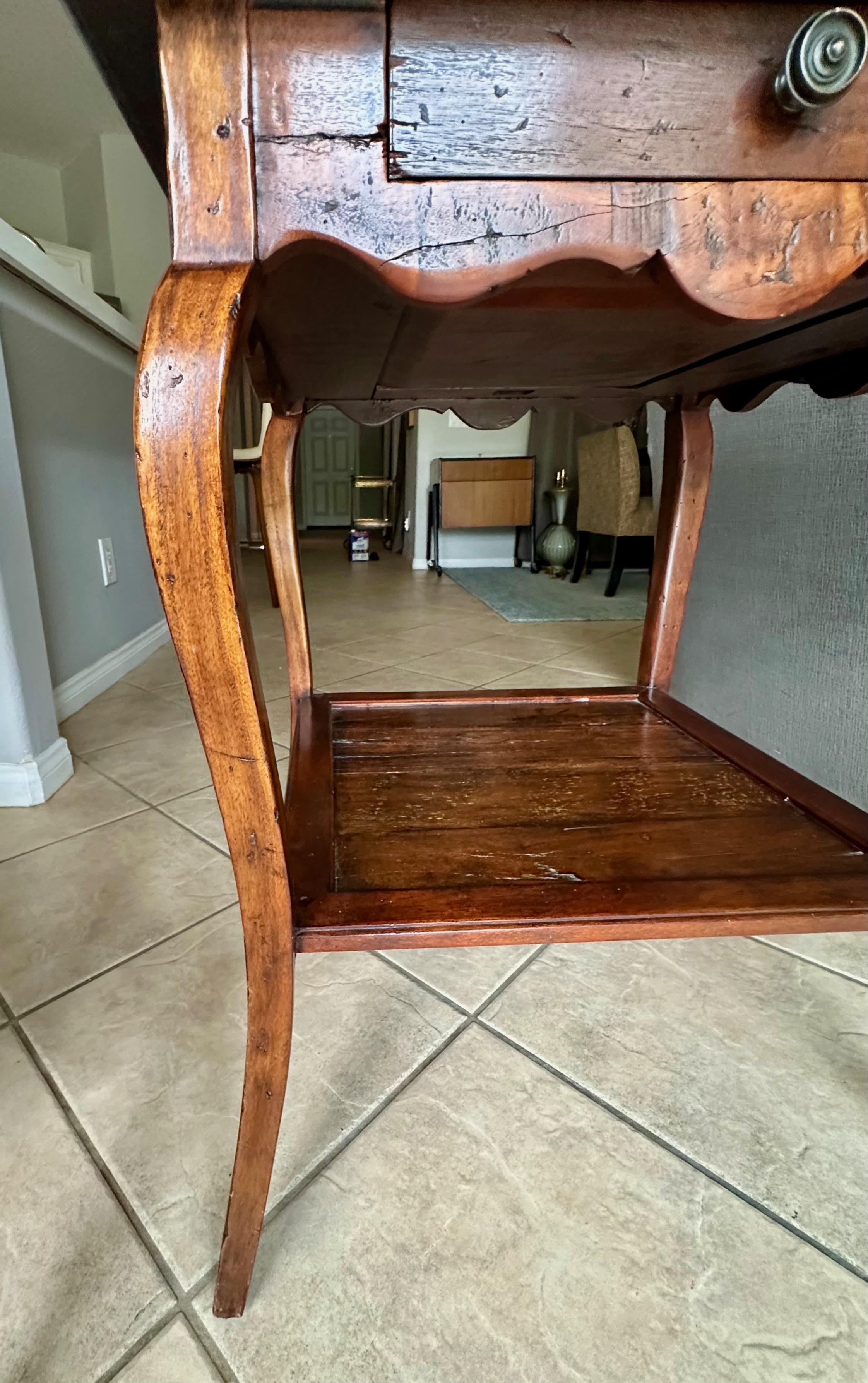 Pareja de mesas auxiliares de madera recuperada Castle Bromwich Theodore Alexander en venta 11