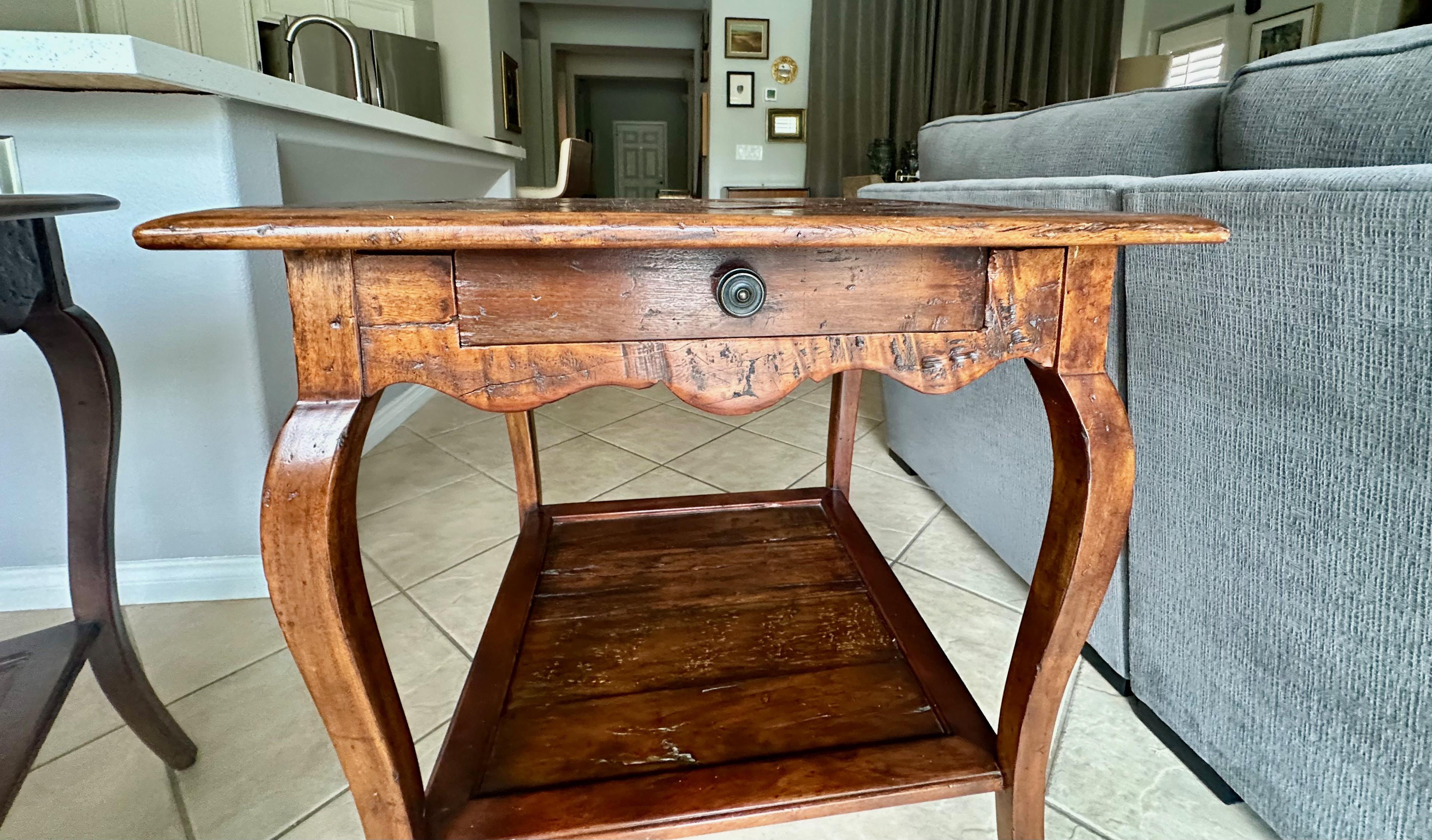 Pareja de mesas auxiliares de madera recuperada Castle Bromwich Theodore Alexander en venta 12