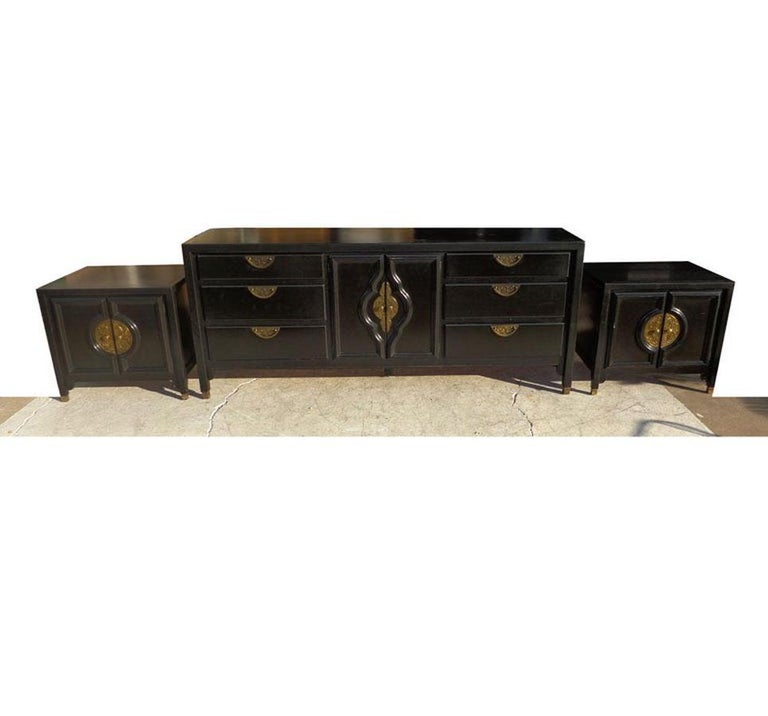 Pair of Century Furniture Chin Hua Nightstands In Good Condition For Sale In Pasadena, TX