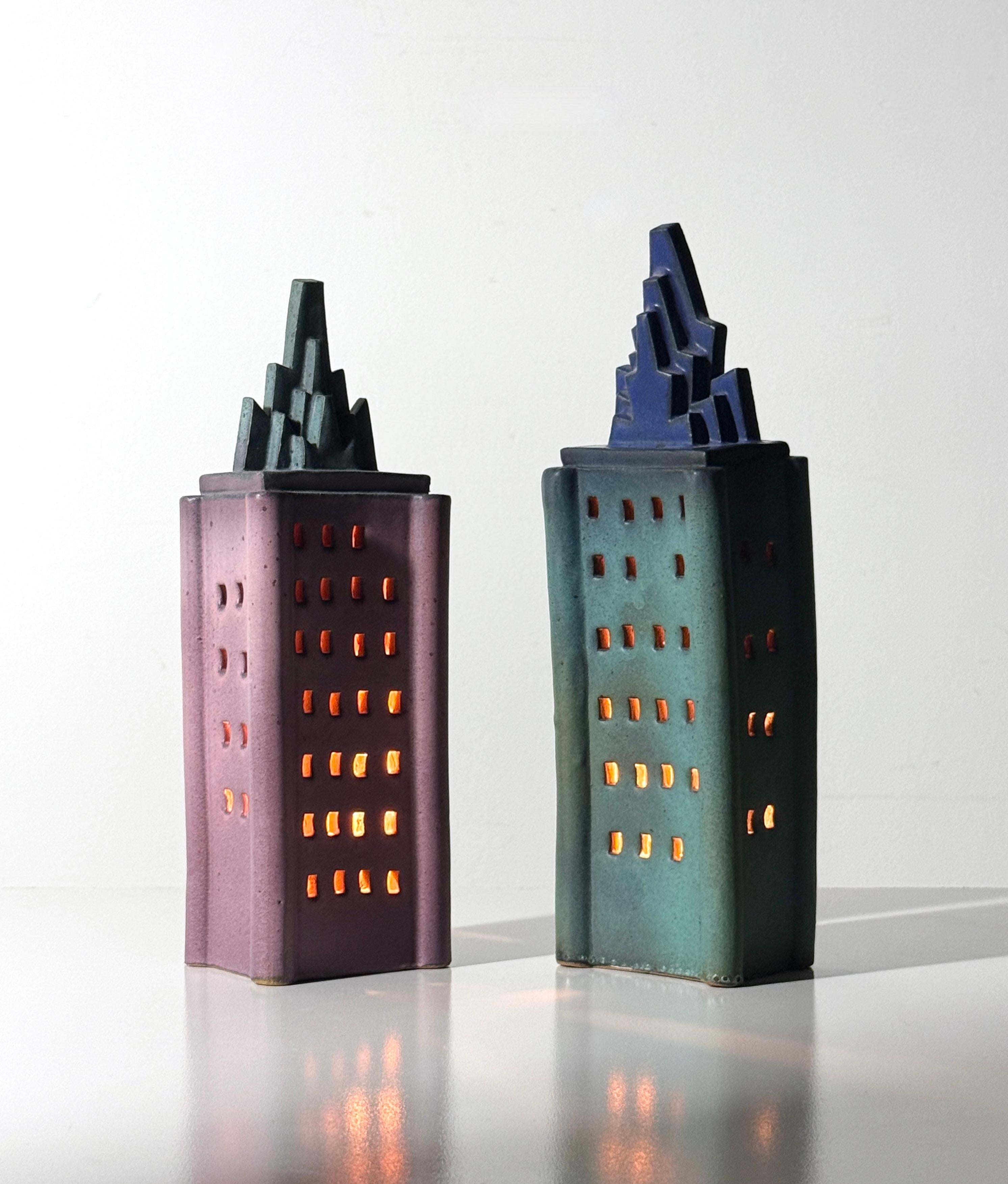 Pair Ceramic Skyscraper Building Sculpture Lamps by Doug Spalding Studio Pottery In Good Condition For Sale In Troy, MI