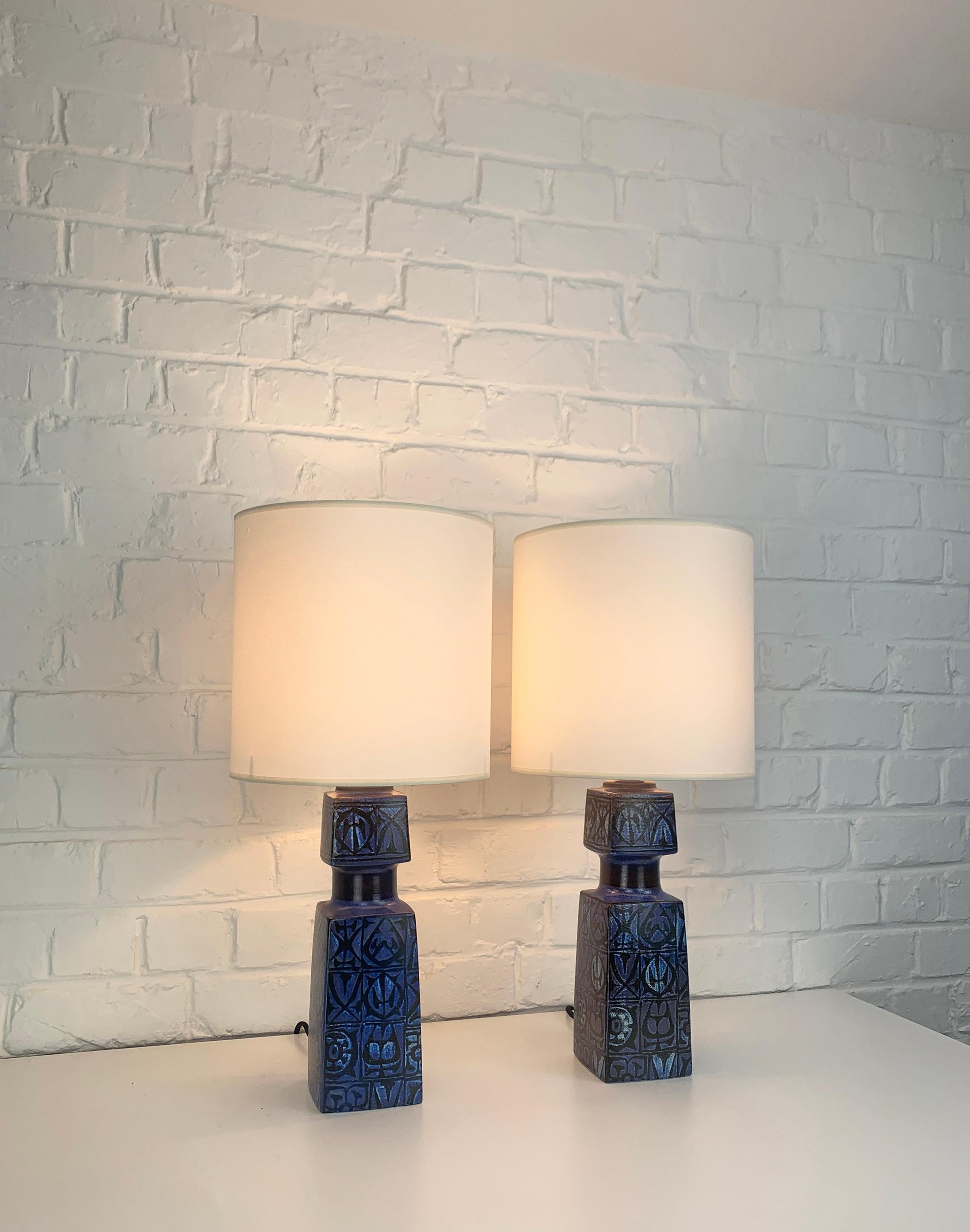 Hand-Crafted Pair ceramic table lamps Nils Thorsson for Fog & Morup / Royal Copenhagen 1960s For Sale