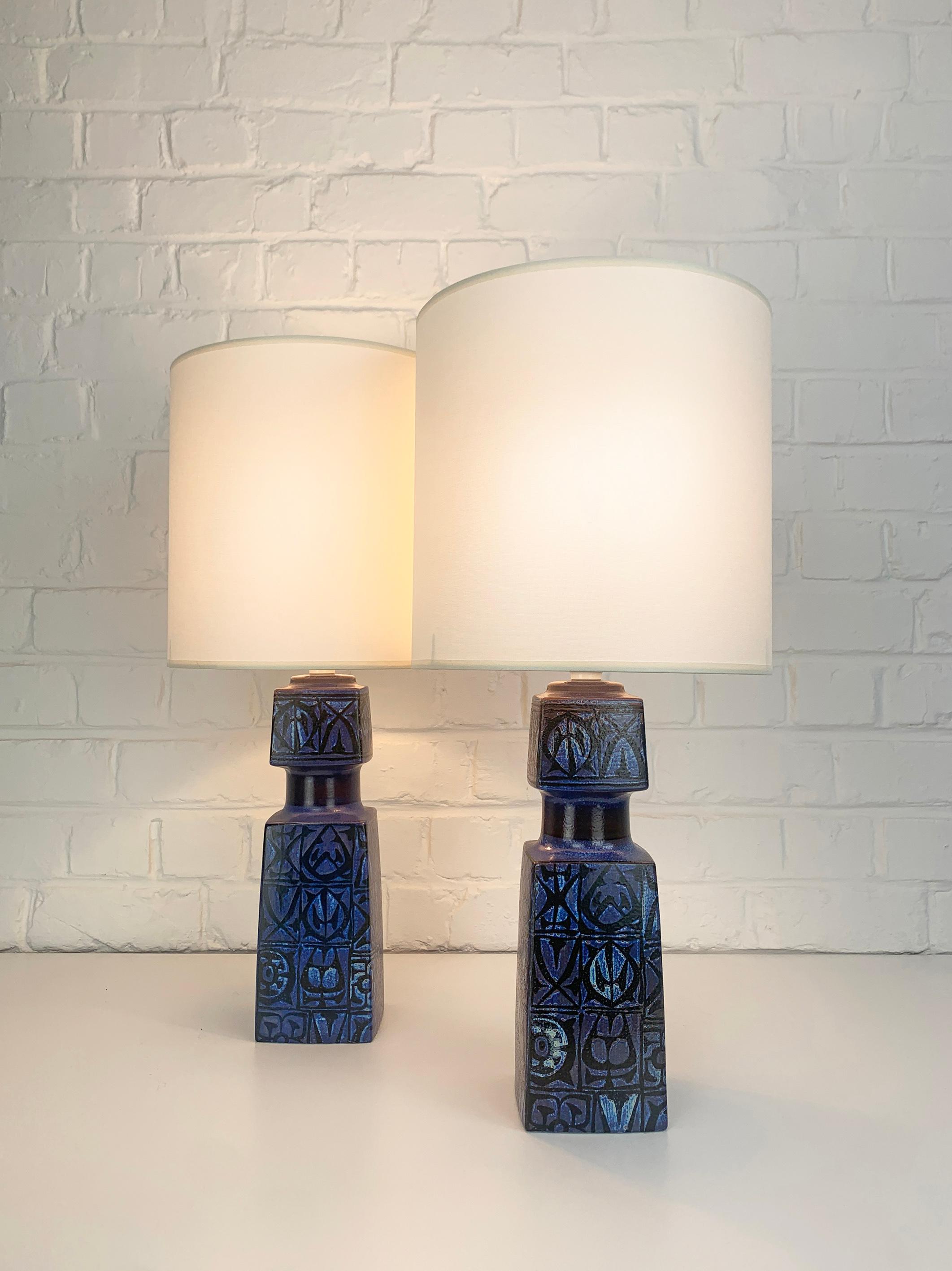 Paire de lampes de table en céramique Nils Thorsson pour Fog & Morup / Royal Copenhagen, années 1960 Bon état - En vente à Vorst, BE