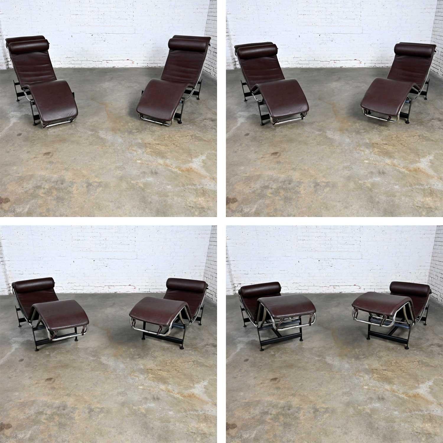 Métal Paire de chaises longues Le Corbusier LC4 en cuir marron et chrome en vente