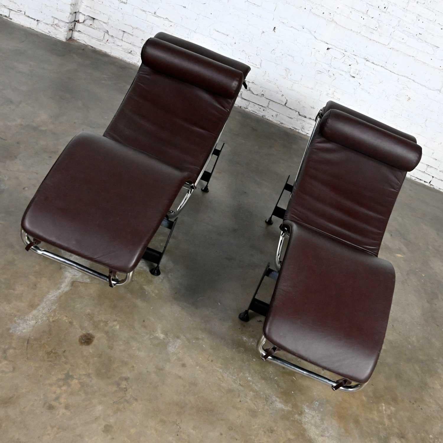 Bauhaus Pair Chaise Lounge Chairs Brown Leather & Chrome Style Le Corbusier LC4 For Sale