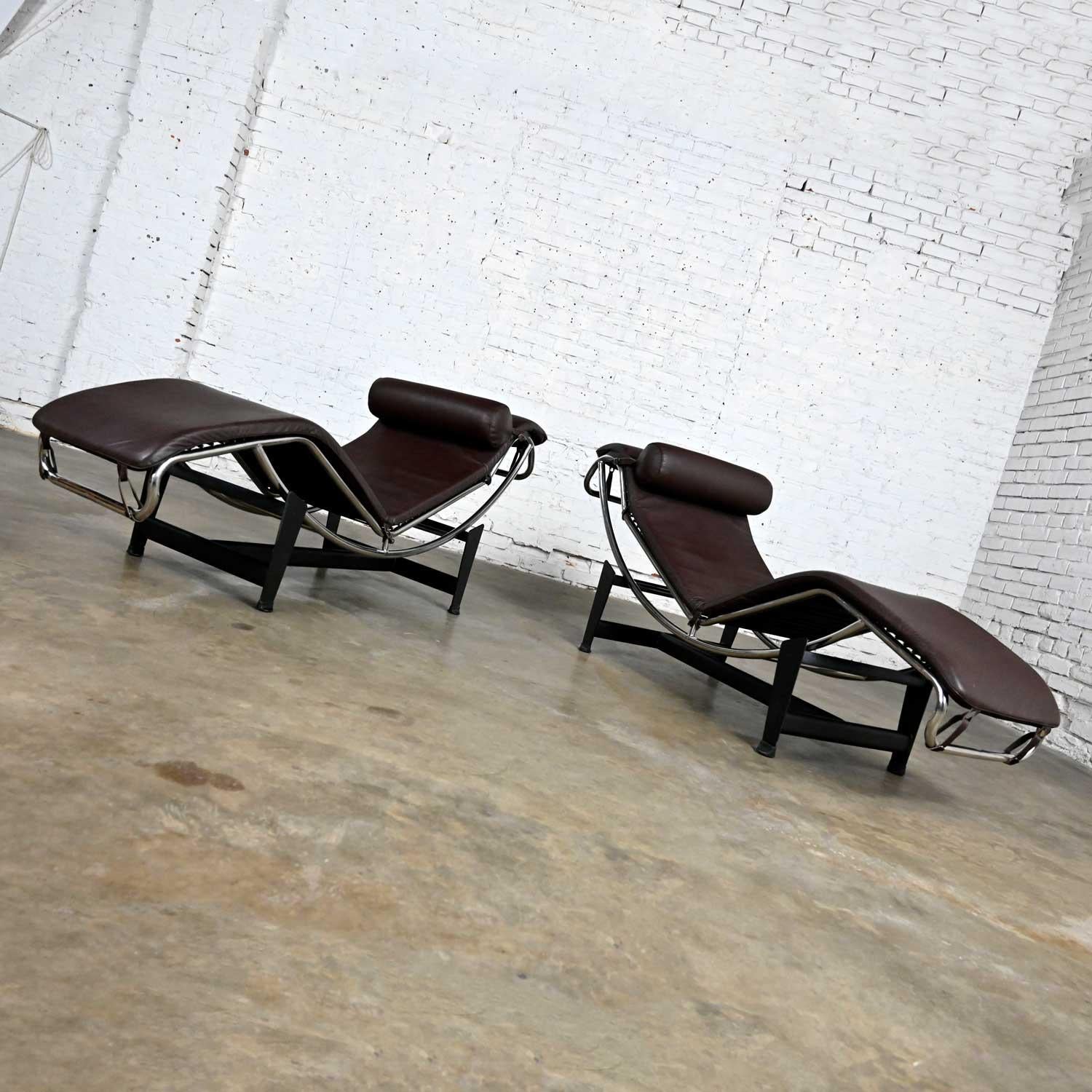 Pair Chaise Lounge Chairs Brown Leather & Chrome Style Le Corbusier LC4 In Good Condition For Sale In Topeka, KS