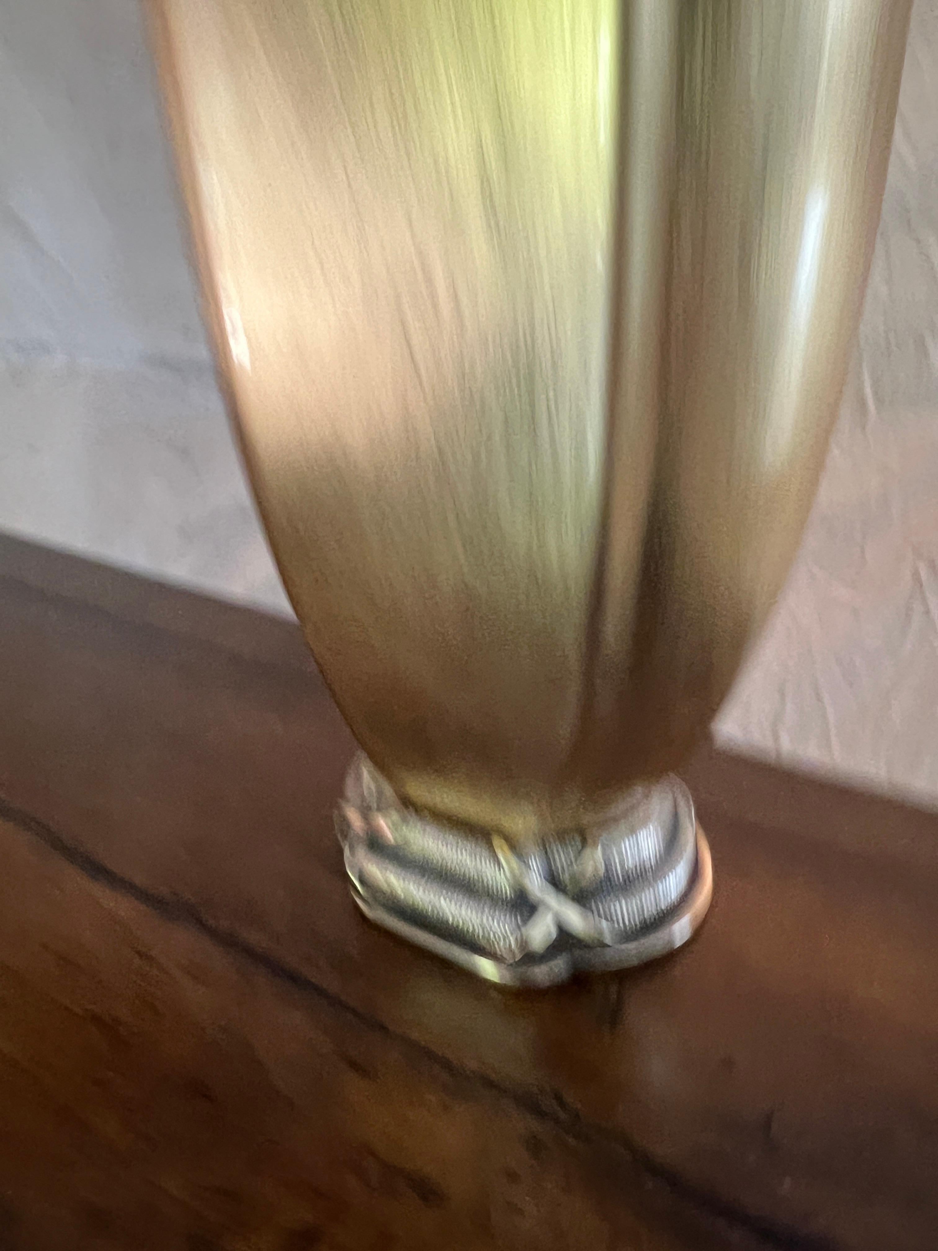 Par Chapman Detalles de Latón Encaje Pan de Oro sobre Cuerpo de Bronce, Pantalla Elíptica siglo XX en venta