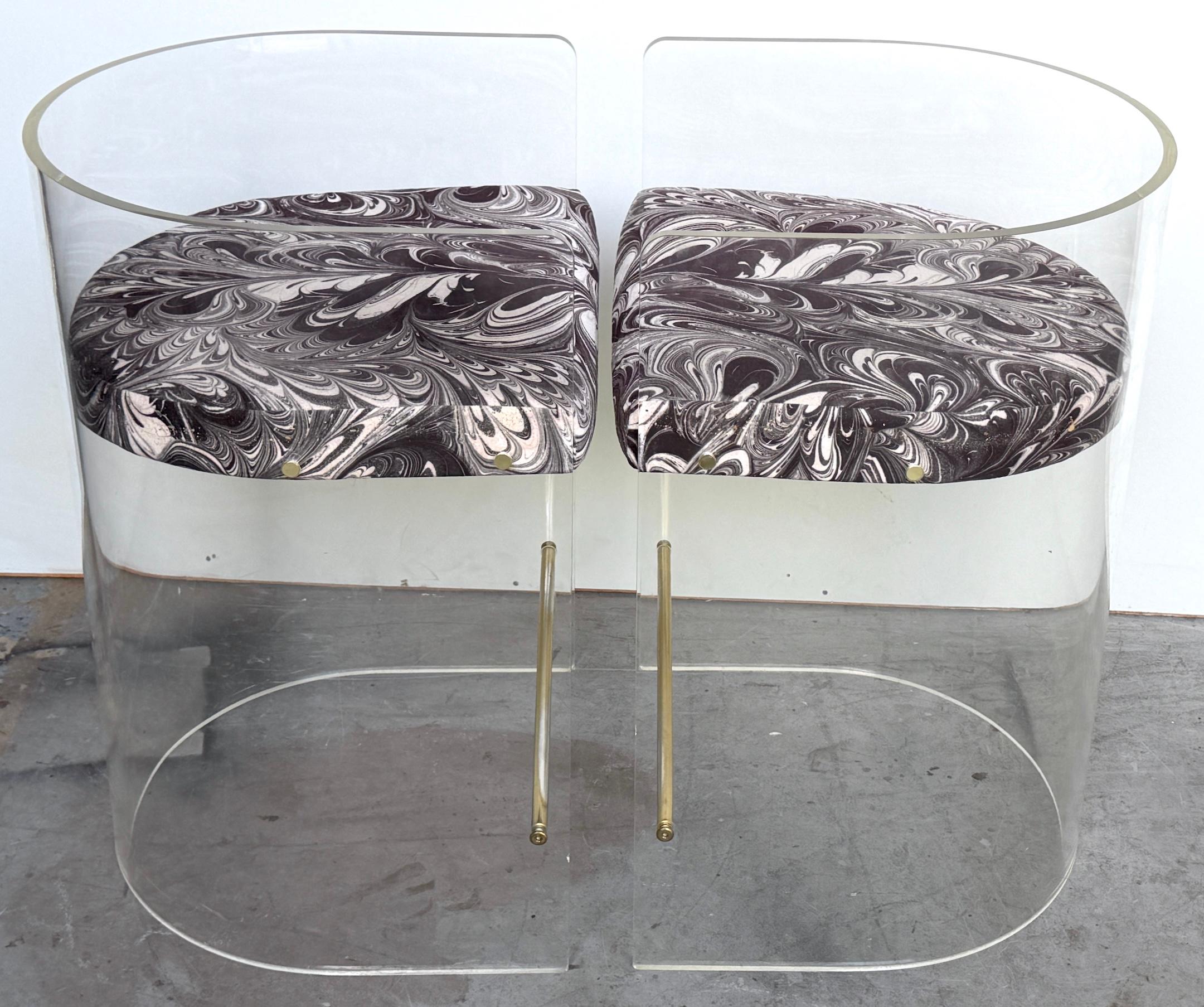 Américain Pair Charles Hollis Jones (Attrib.) Lucite Barrel-Back Counter Counter Chairs en vente