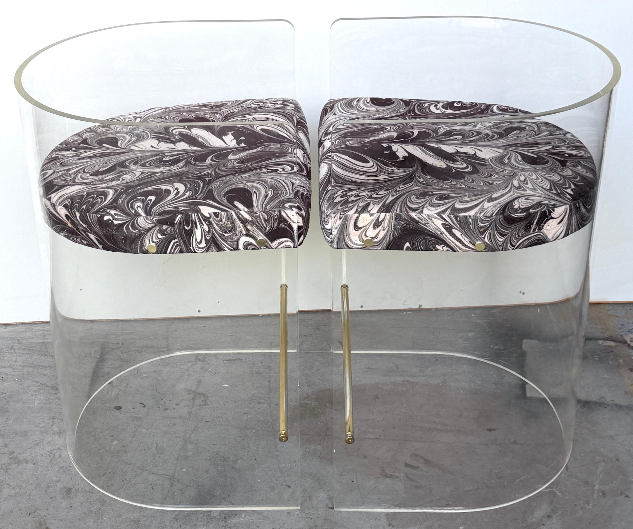 Pair Charles Hollis Jones (Attrib.) Lucite Barrel-Back Counter Counter Chairs en vente 2