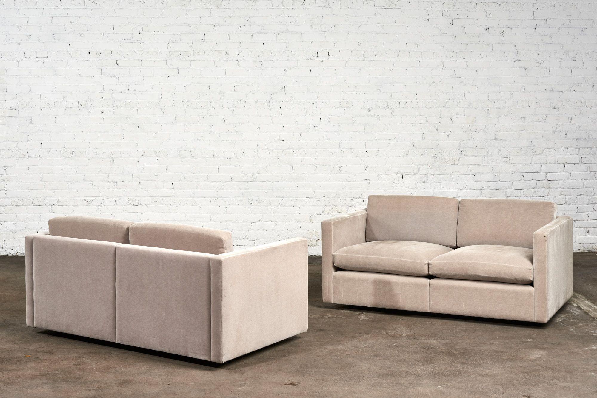 Pair Charles Pfister for Knoll mohair Settees, 1980. Original upholstery in excellent condition.
4 available.
