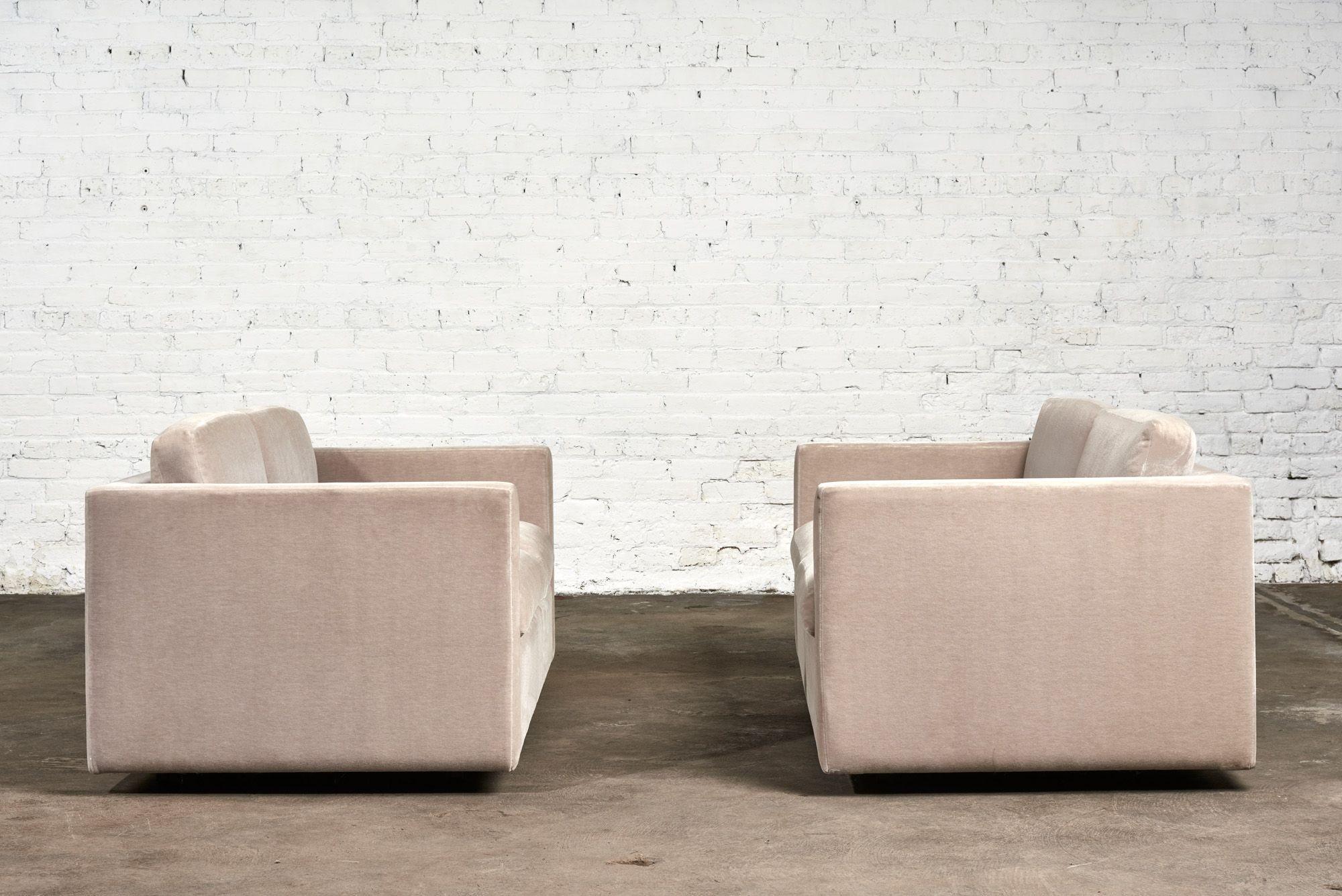 Pair Charles Pfister for Knoll Mohair Settees, 1980 In Good Condition In Chicago, IL