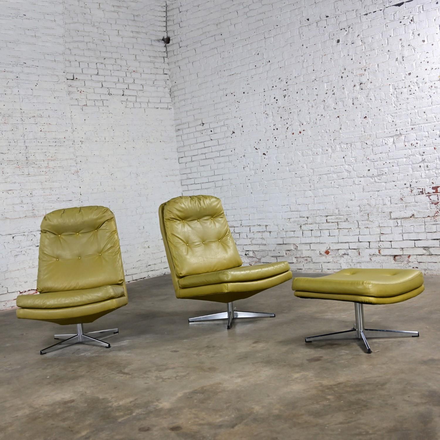 Paire de chaises longues pivotantes Chartreuse en faux cuir et un pouf style Overman en vente 3