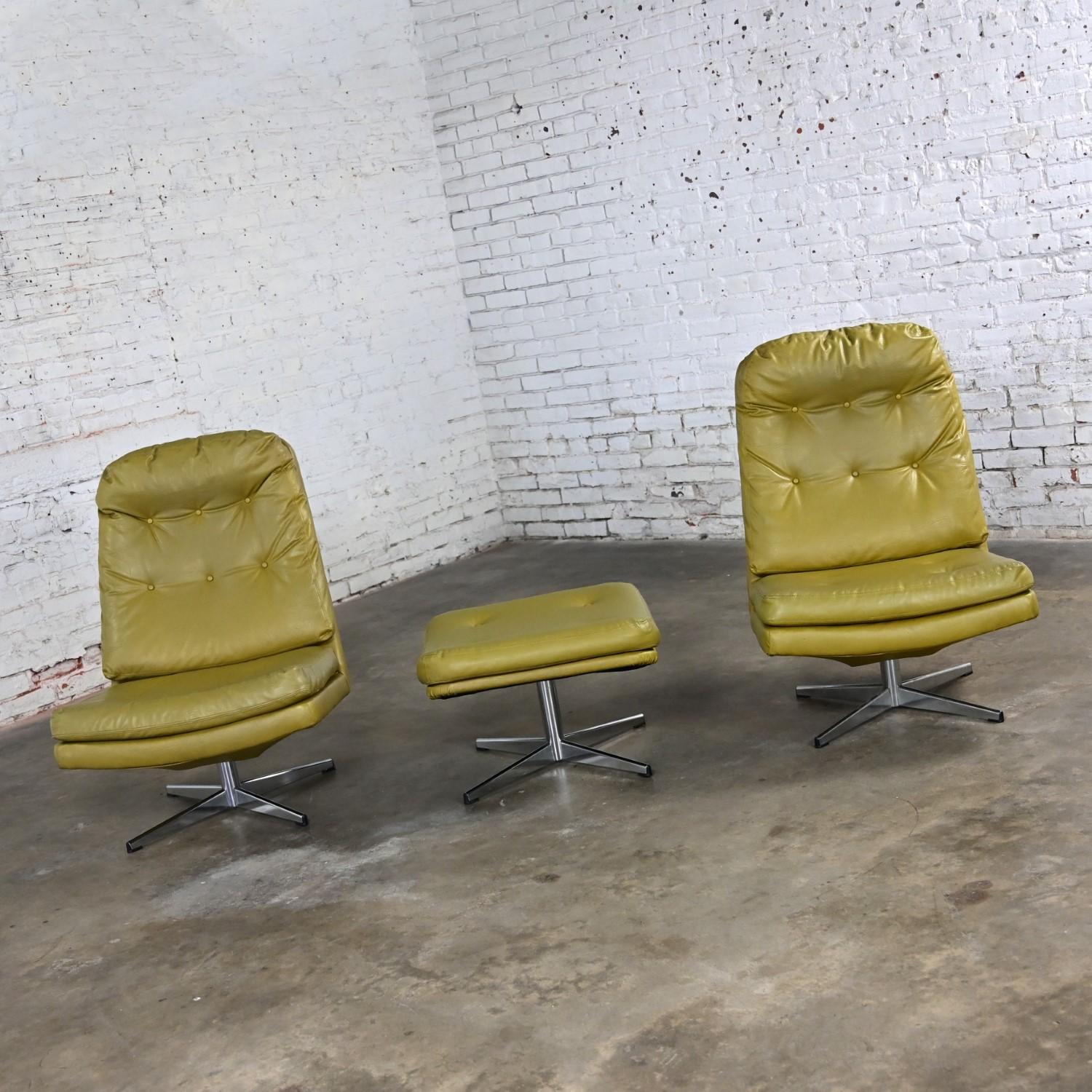 Paire de chaises longues pivotantes Chartreuse en faux cuir et un pouf style Overman en vente 7