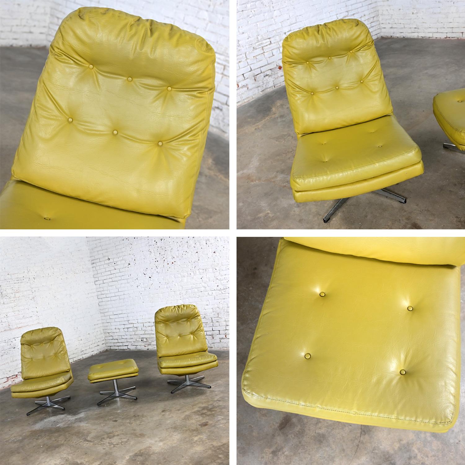 Paire de chaises longues pivotantes Chartreuse en faux cuir et un pouf style Overman en vente 9