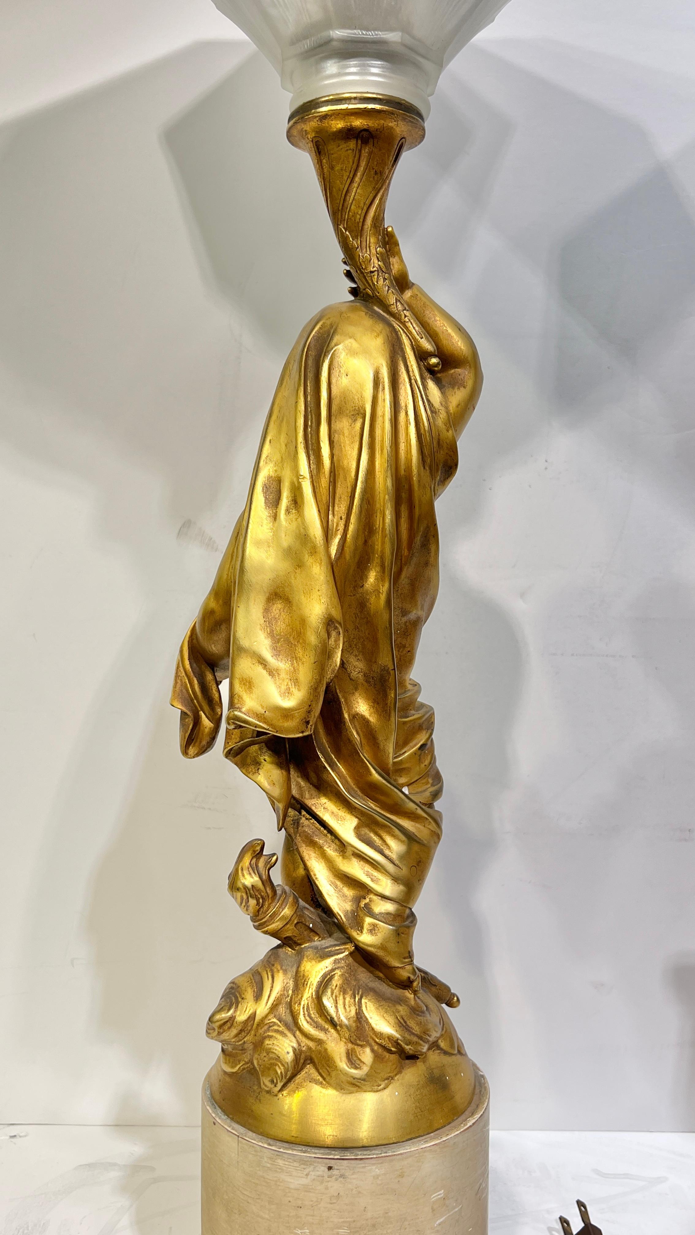 Pair Cherub Figurative Gilt Bronze Table Lamps im Angebot 3