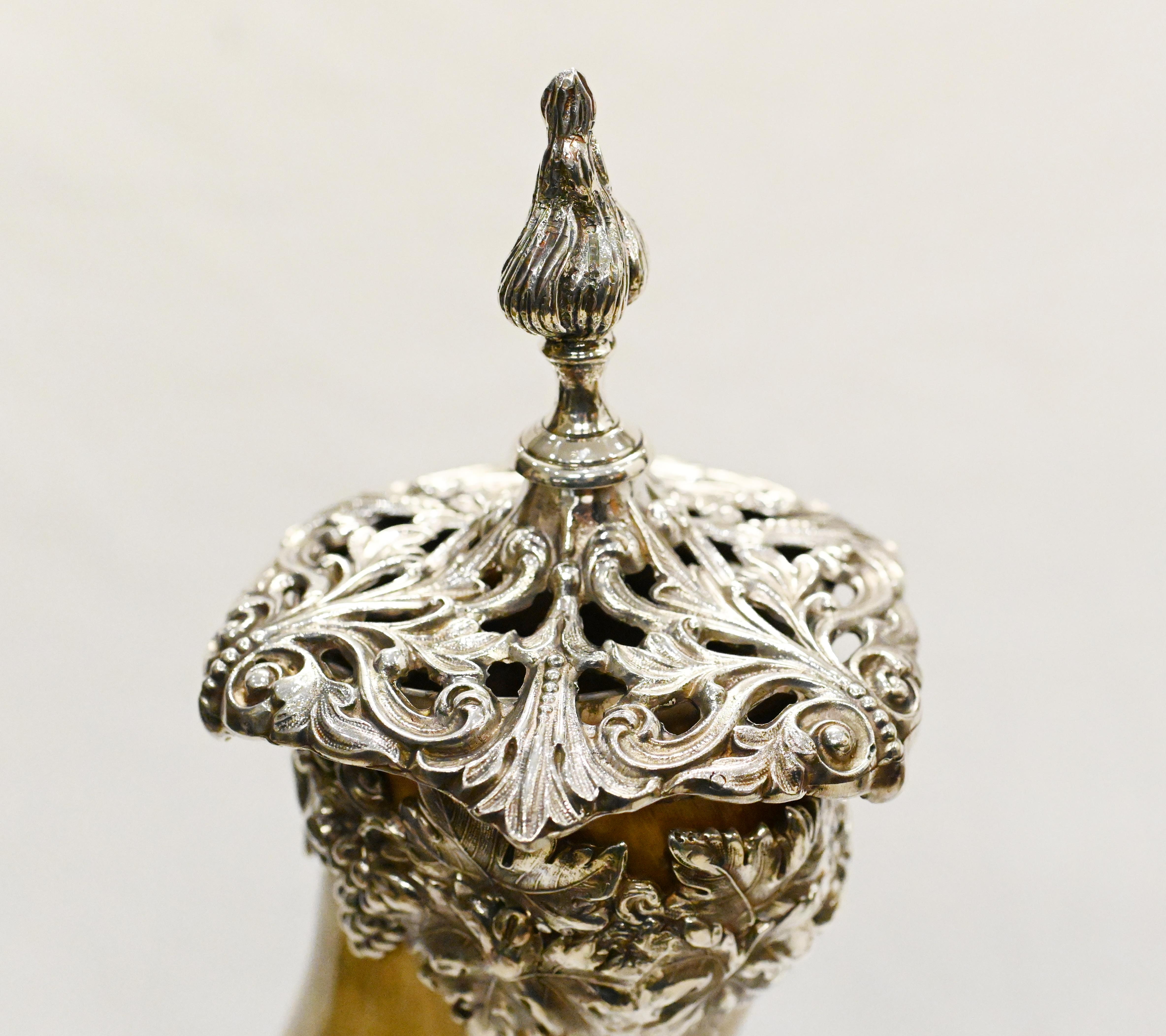 Paar Cherub Horn Vasen Silber Platte Füllhorn im Zustand „Gut“ im Angebot in Potters Bar, GB