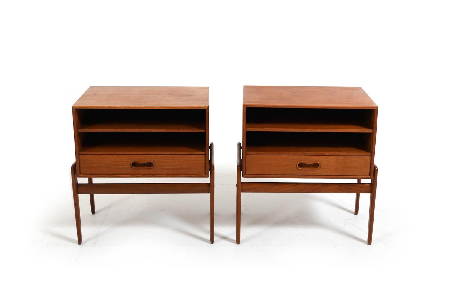 Scandinavian Modern Pair Chest of Drawers / Bedside Tables by Arne Vodder 1960s