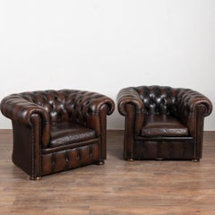 Pareja, Sillones Club Chesterfield de cuero marrón, Dinamarca circa 1940-60