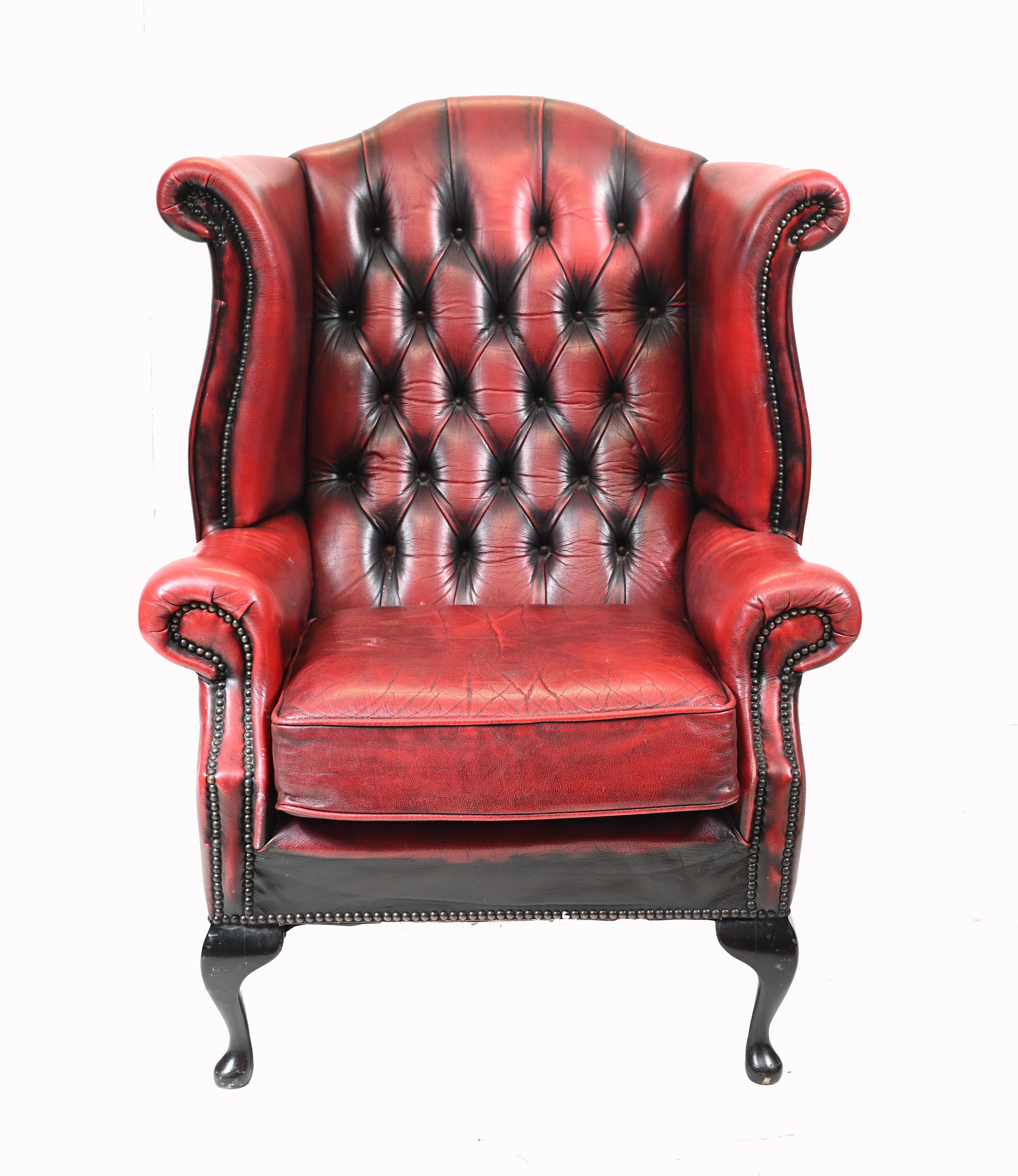 Pair Chesterfield Wingback Chairs Leather Armchair In Good Condition For Sale In Potters Bar, GB