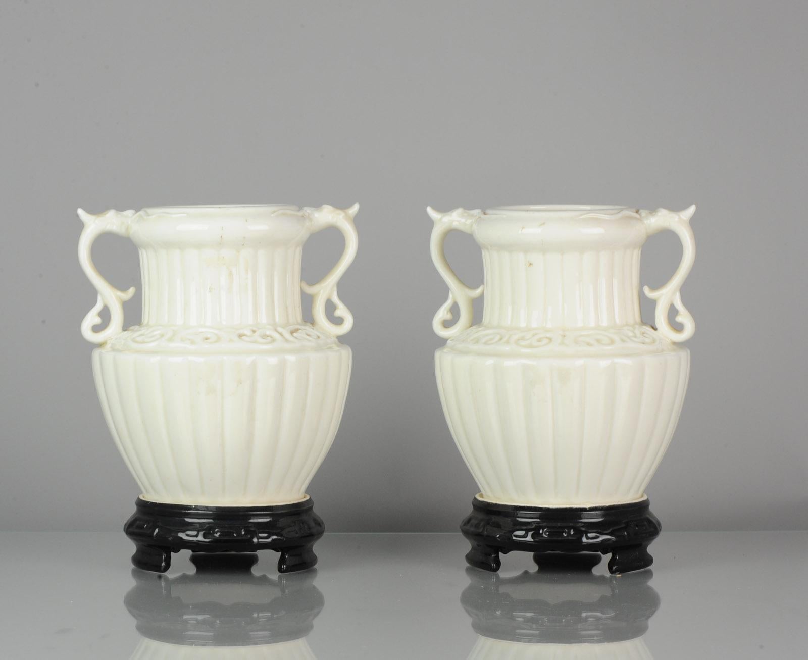 20ième siècle Paire de vases en porcelaine blanche monochrome Dehua 1978 Chine PRoC en vente