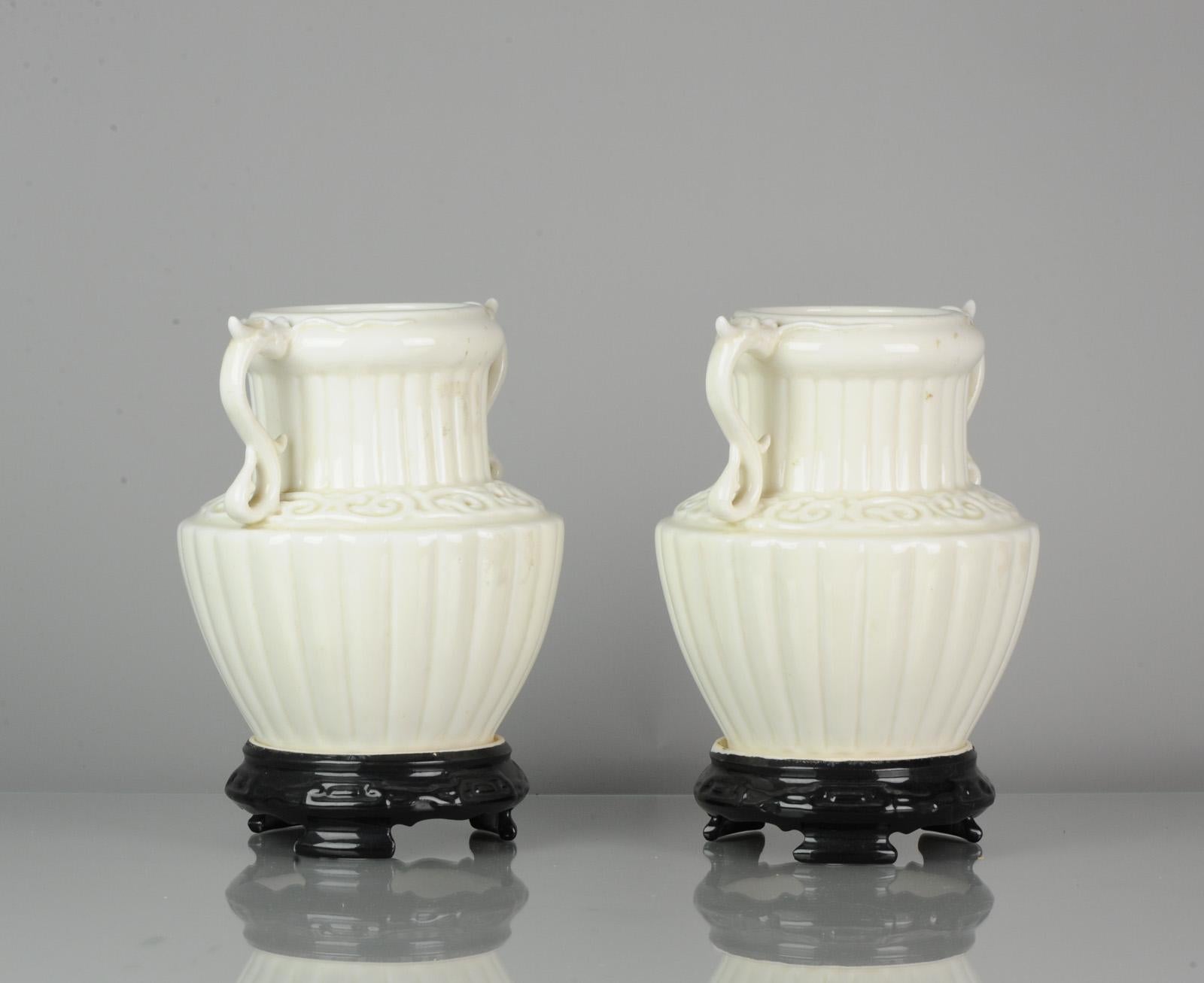 Paire de vases en porcelaine blanche monochrome Dehua 1978 Chine PRoC en vente 1