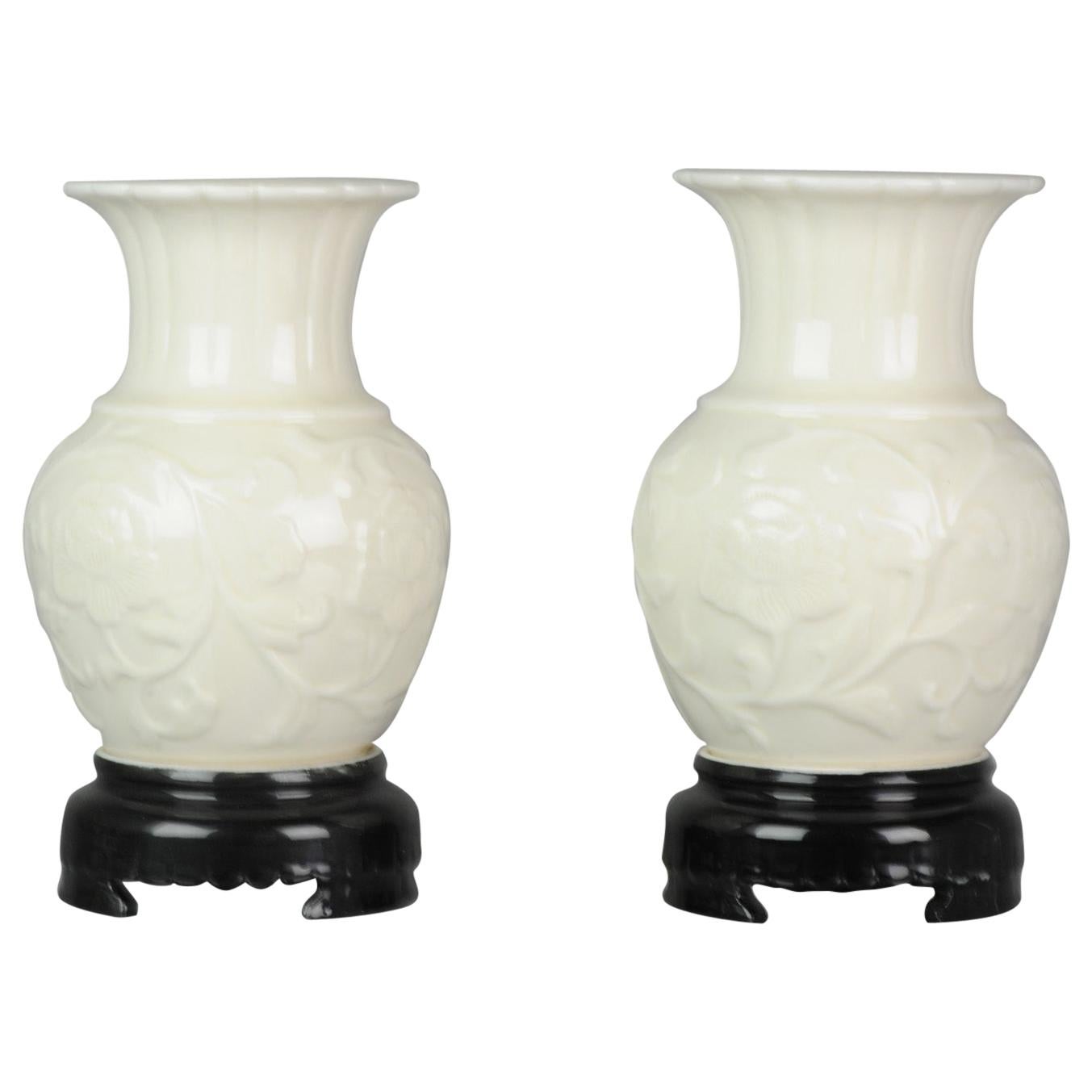 Paar chinesische 1978 Dehua Monochrome Weiß Porzellan Vasen China PRoC