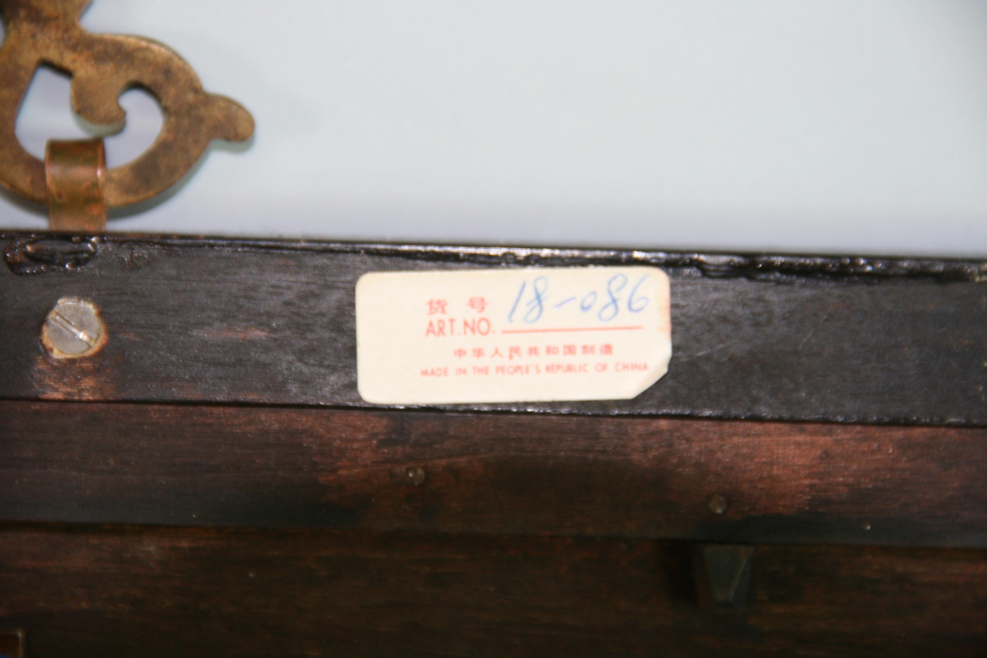 Pareja de pinturas del reverso de antepasados chinos sobre vidrio en venta 8