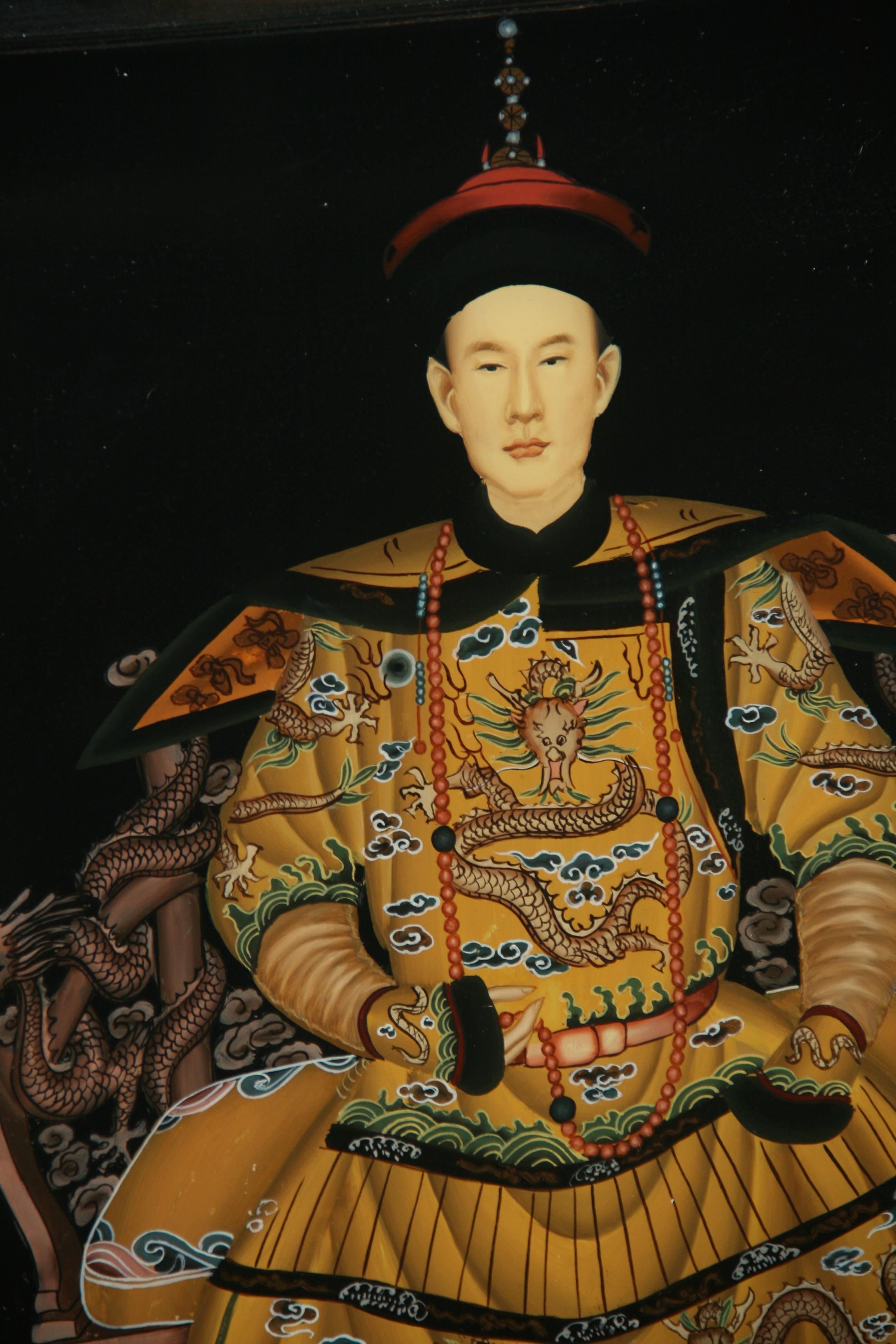 Paar chinesische Ancestor-Reverse-Gemälde auf Glas im Angebot 1