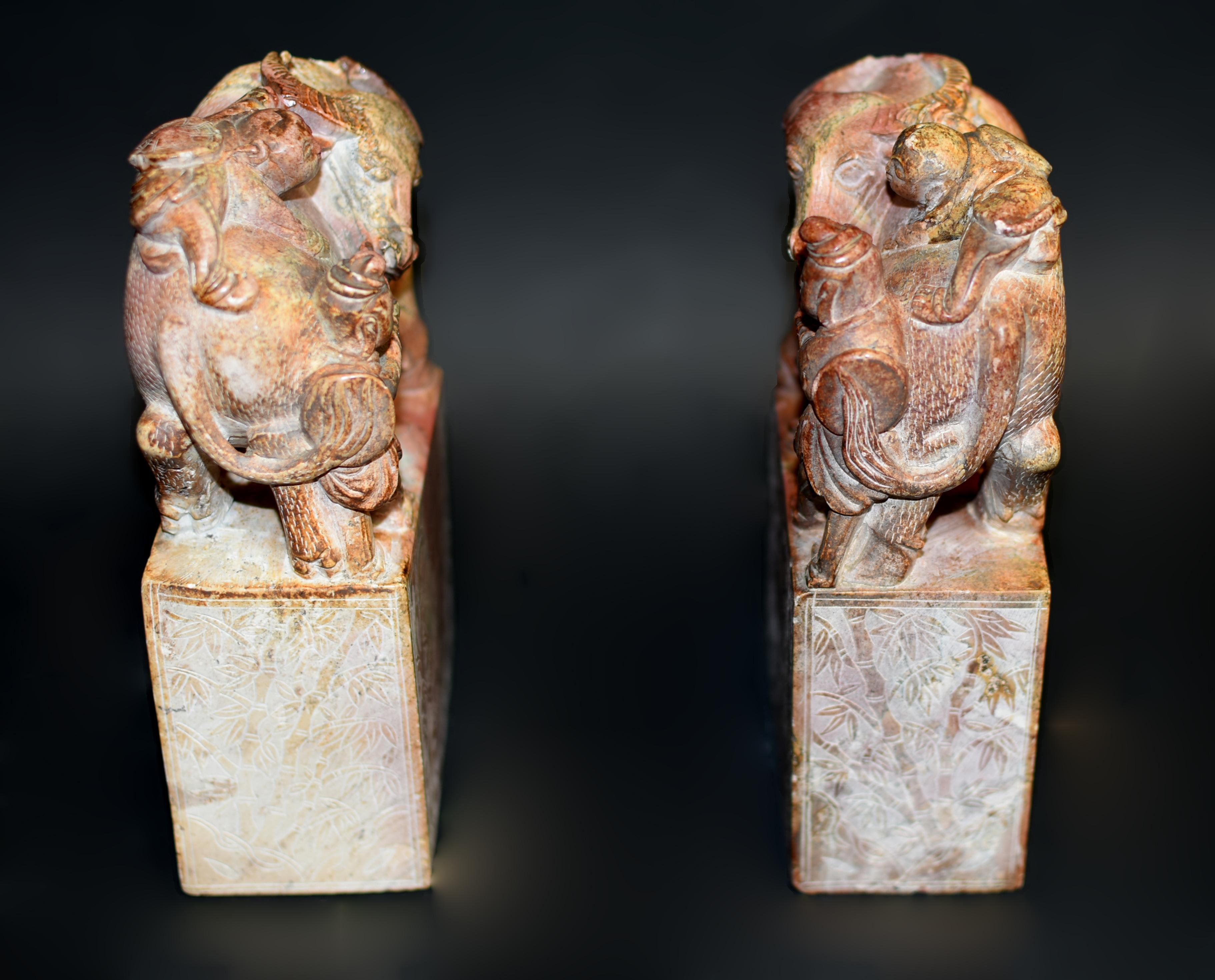 Paire de statues chinoises anciennes en pierre Serre-livres Garçon et Buffle en vente 2