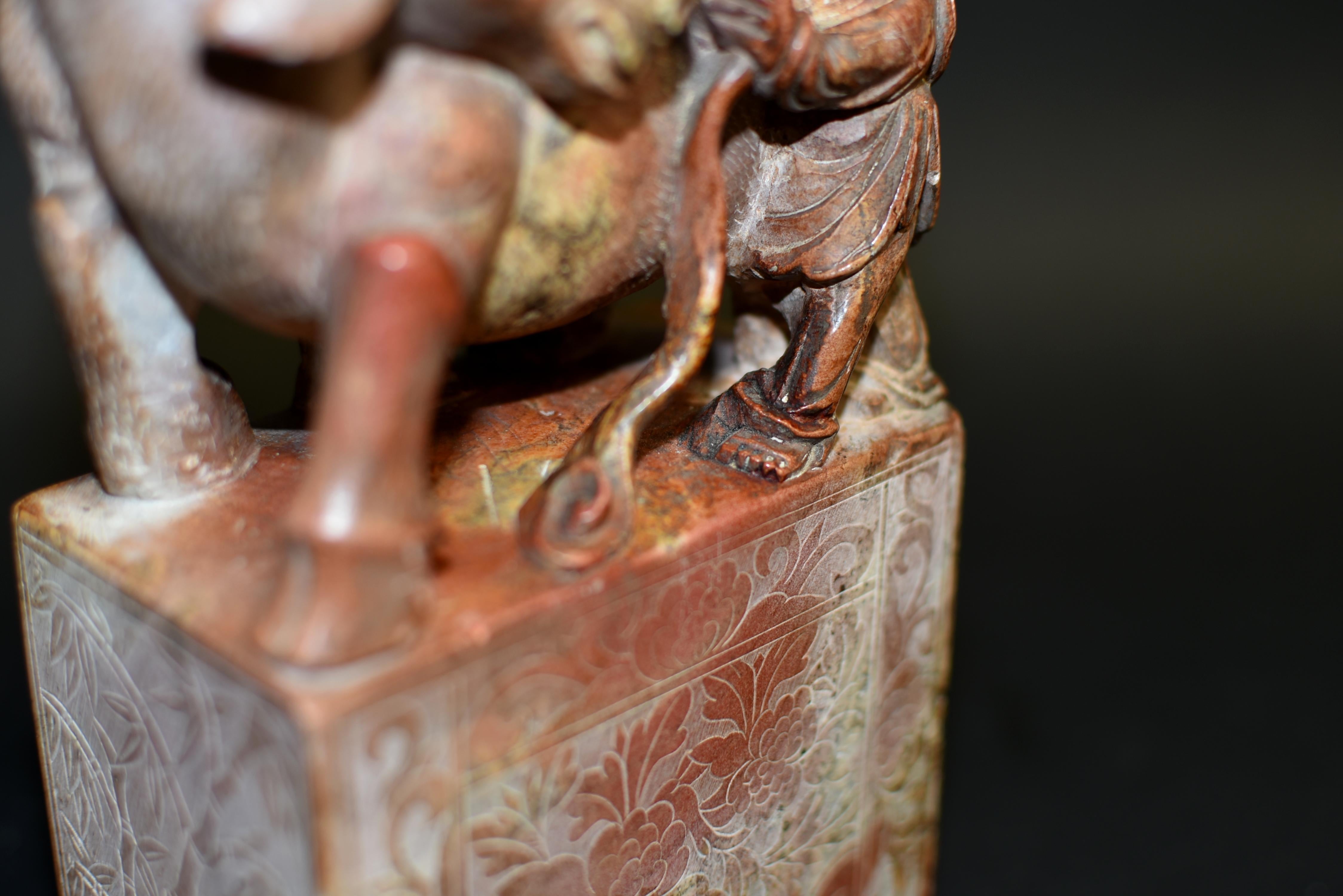 Paire de statues chinoises anciennes en pierre Serre-livres Garçon et Buffle en vente 3
