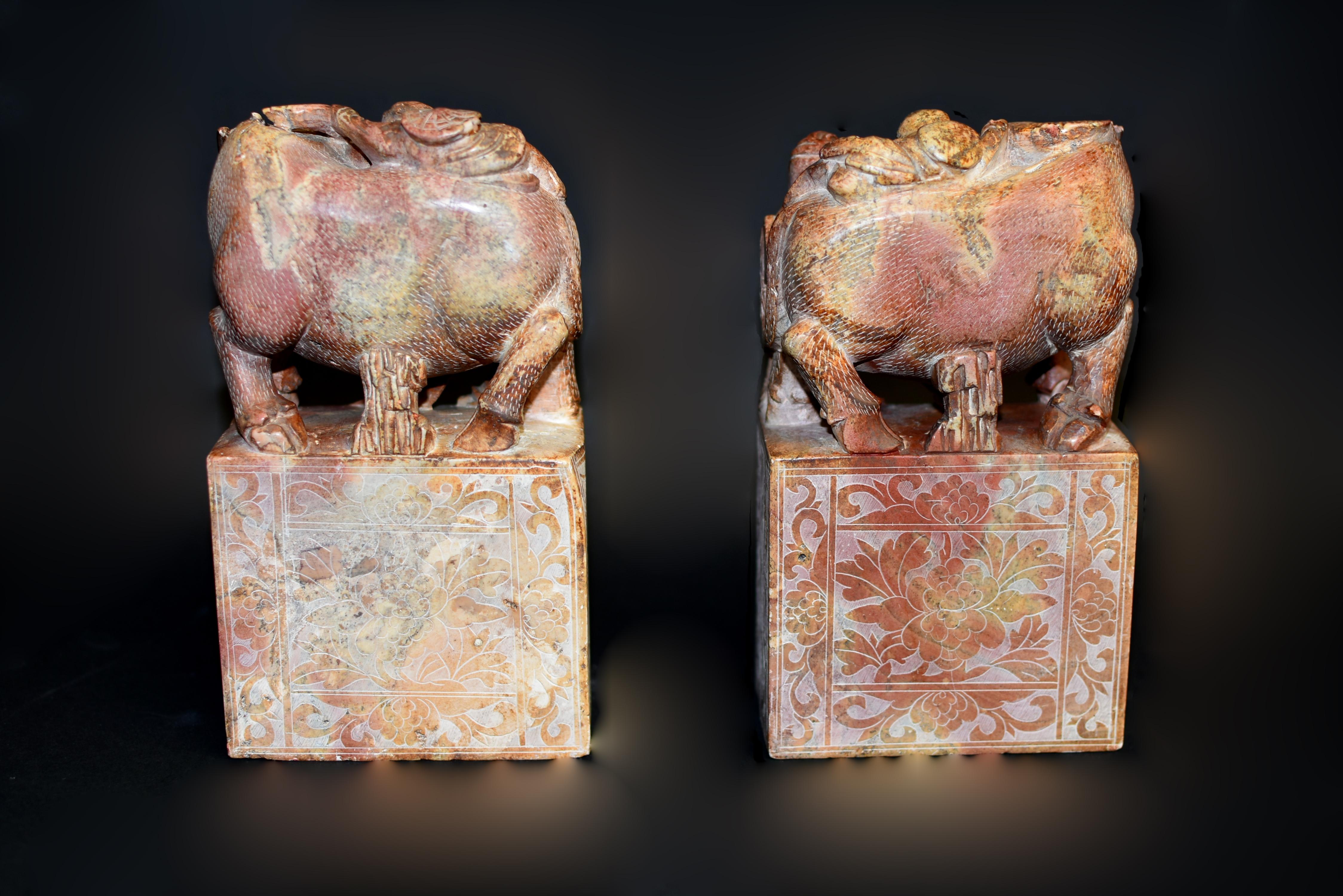 Paire de statues chinoises anciennes en pierre Serre-livres Garçon et Buffle en vente 6