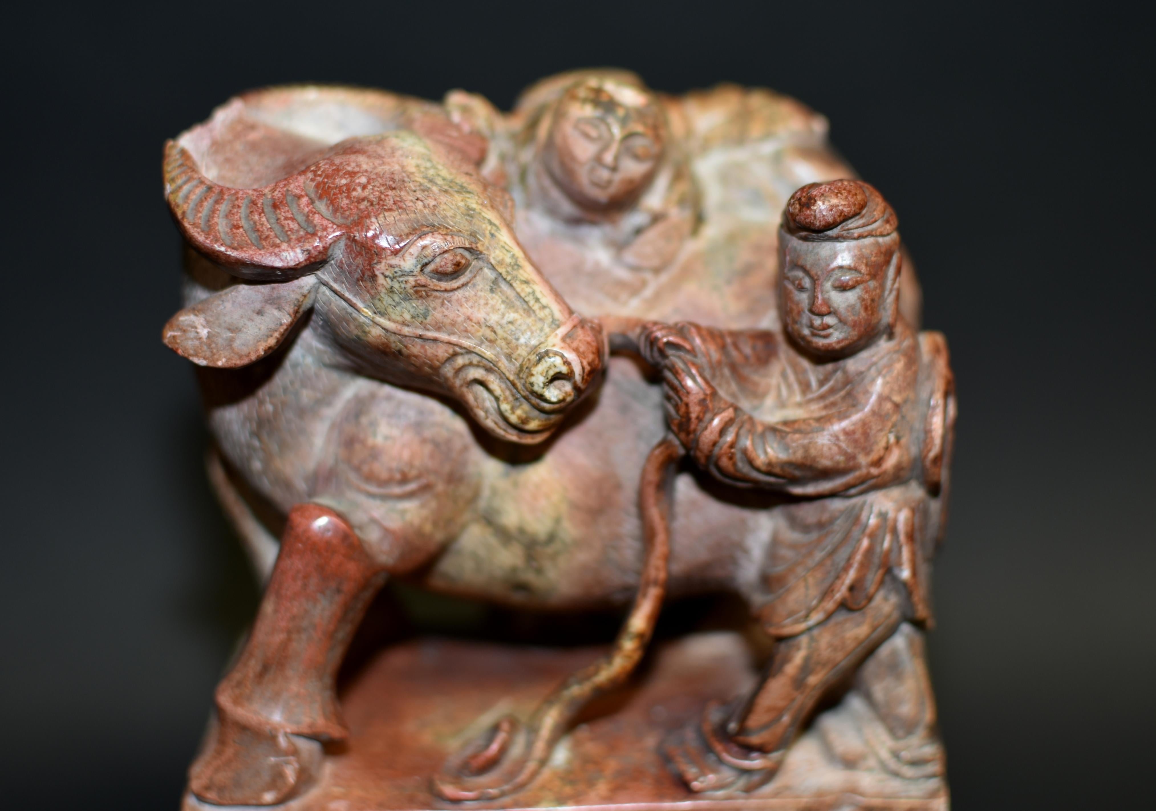 Sculpté à la main Paire de statues chinoises anciennes en pierre Serre-livres Garçon et Buffle en vente