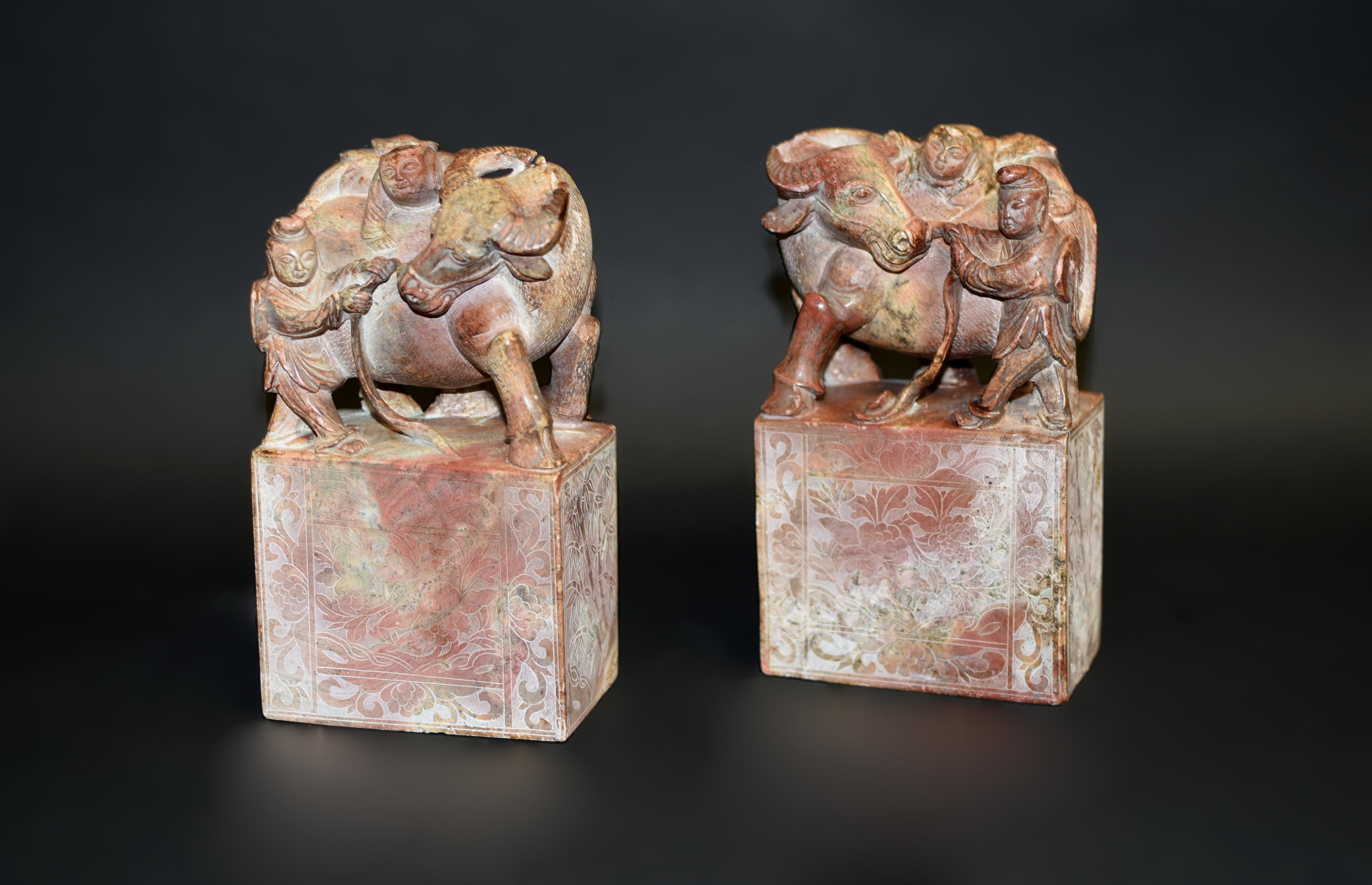 Pierre Paire de statues chinoises anciennes en pierre Serre-livres Garçon et Buffle en vente