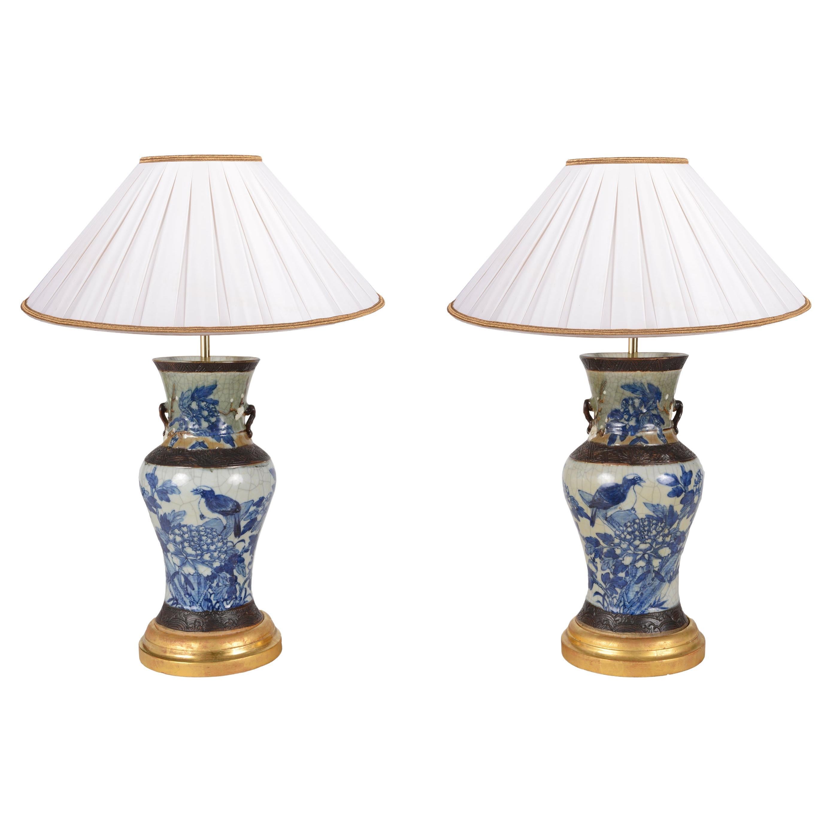 Paire de lampes chinoises bleues et blanches en forme de craquelures, XIXe siècle